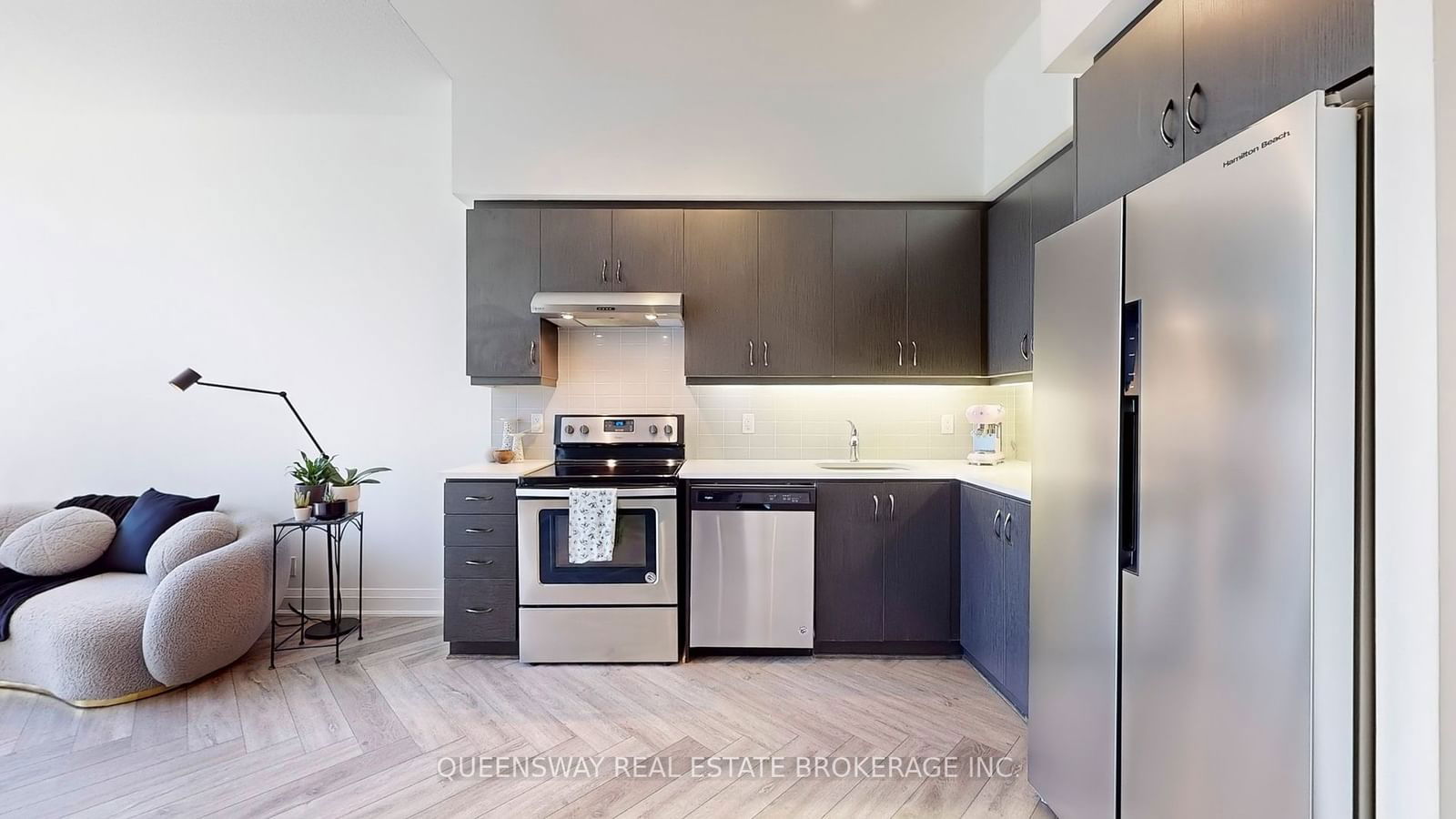 15 Zorra St, unit 102 for sale - image #8