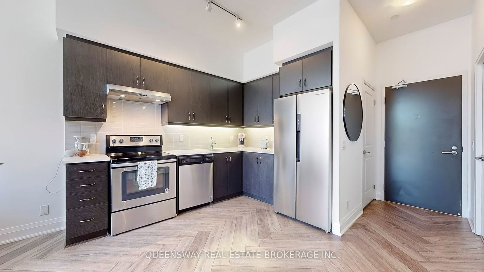 15 Zorra St, unit 102 for sale - image #9