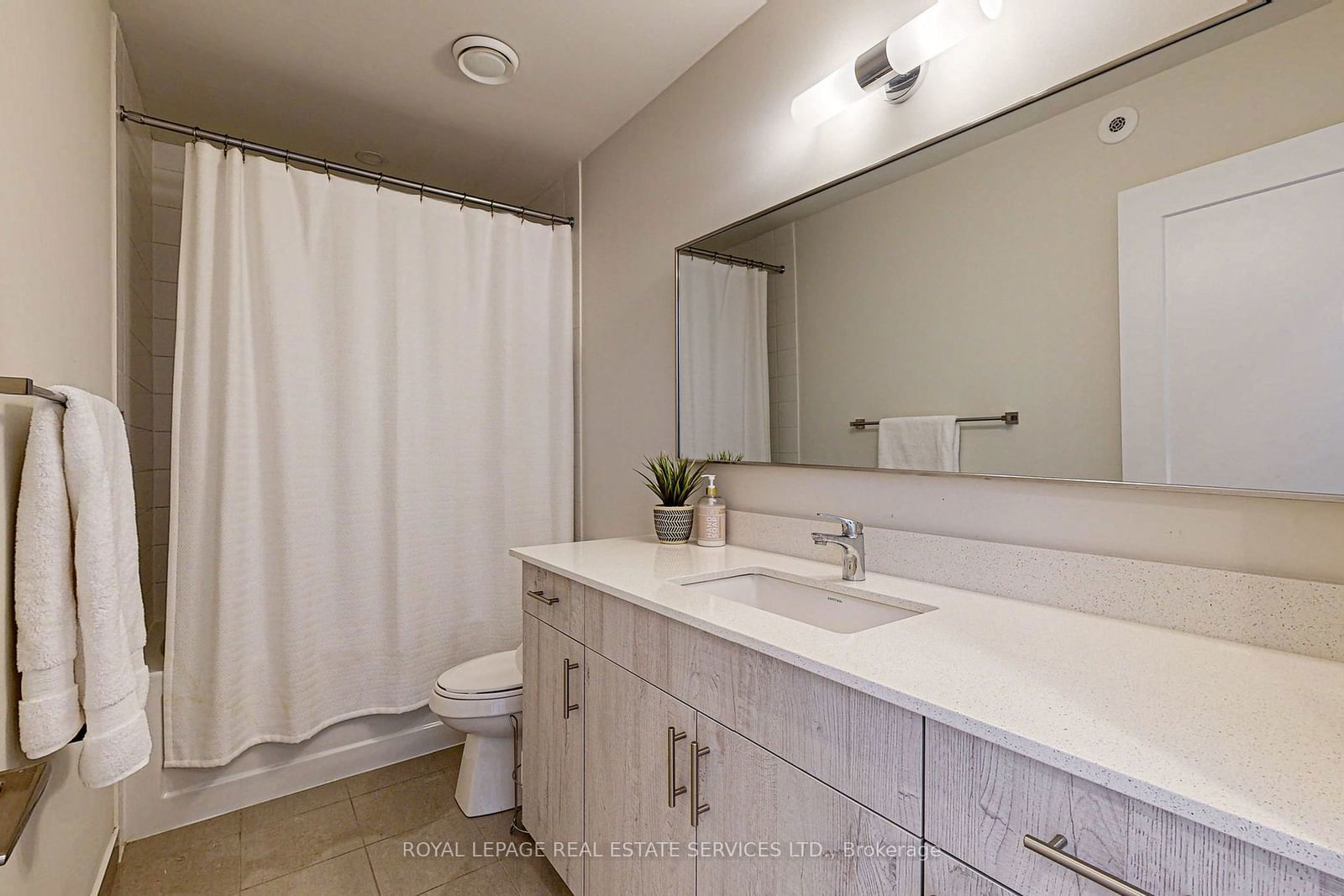 1195 Gooseberry Lane, unit 301 for rent - image #29