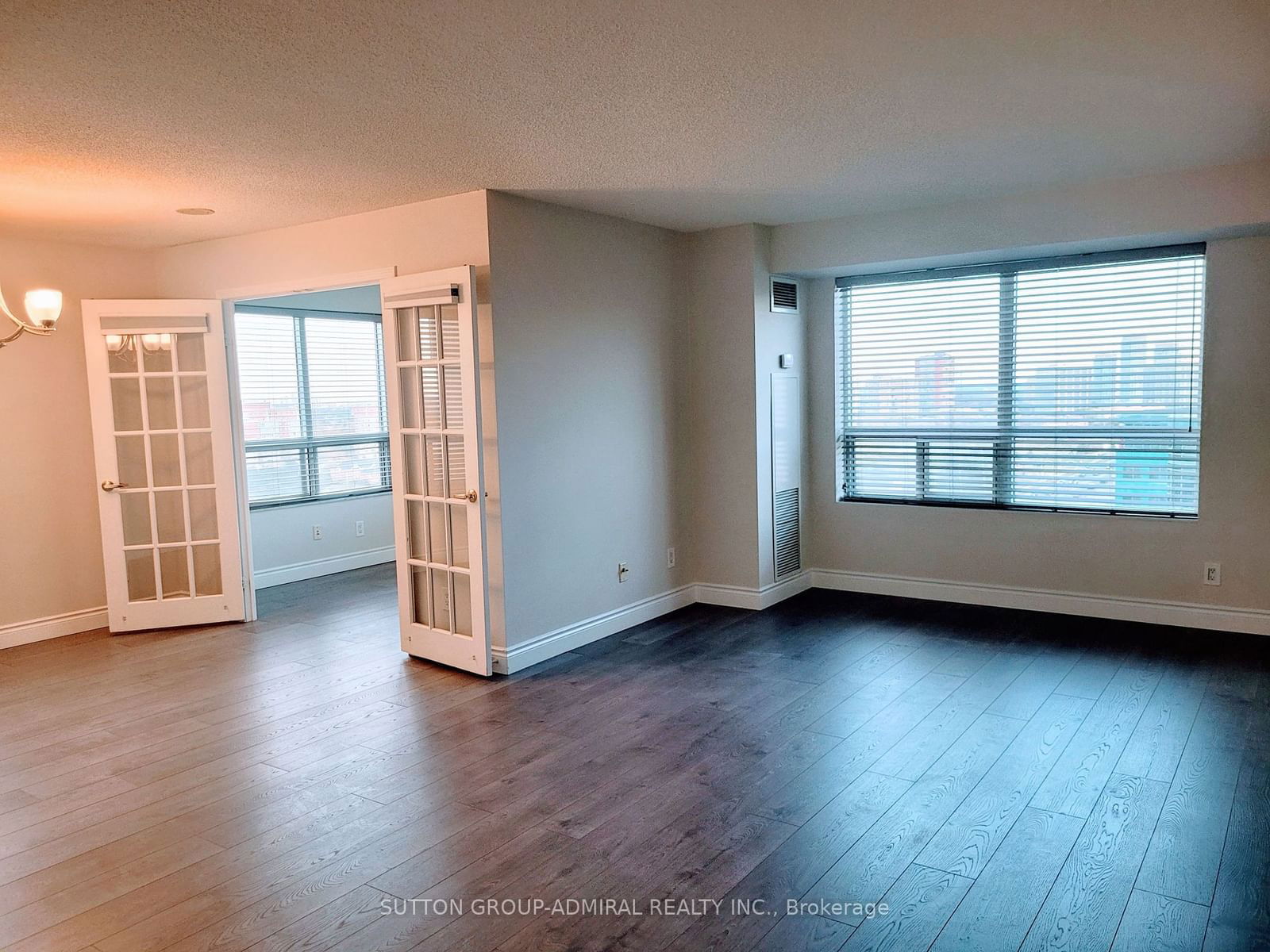 25 Kingsbridge Garden Circ, unit 1525 for rent - image #5