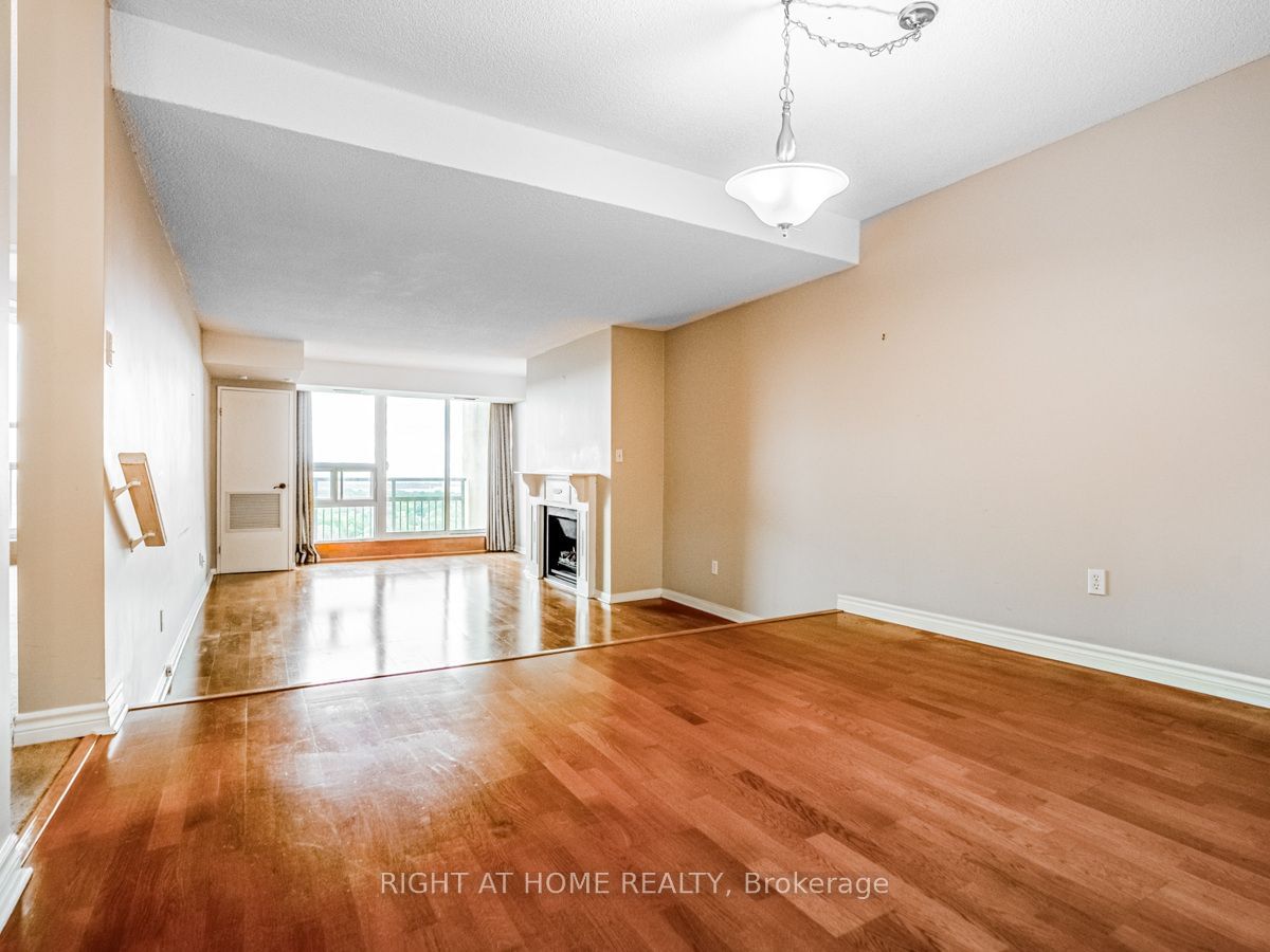 1359 White Oaks Blvd, unit 2108 for rent