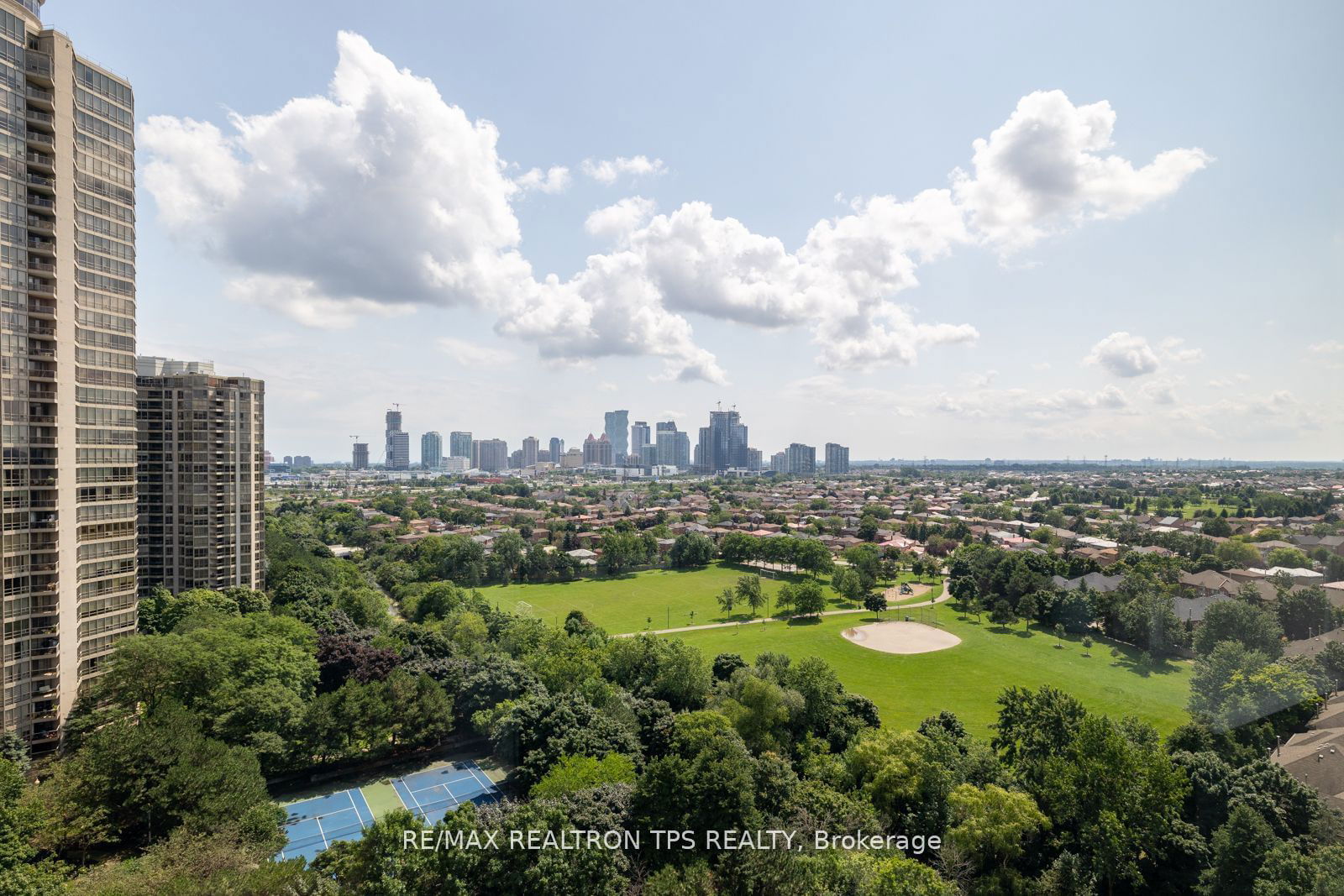 50 Eglinton Ave W, unit 1707 for sale