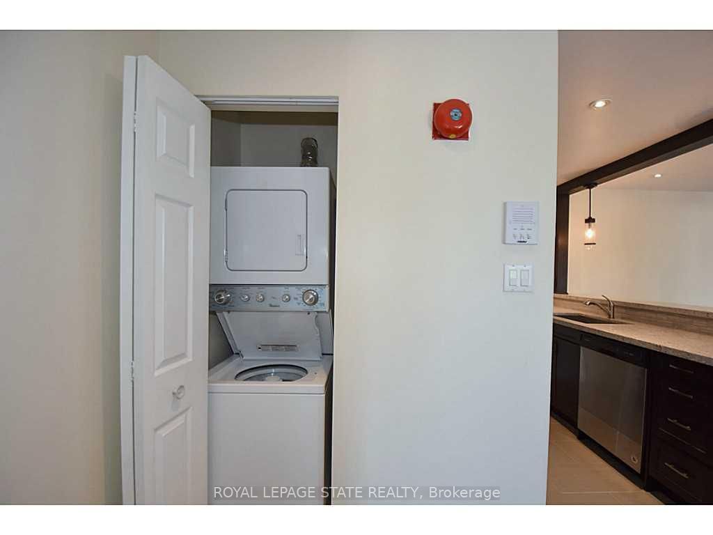 1450 Glen Abbey Gate, unit 821 for rent - image #22