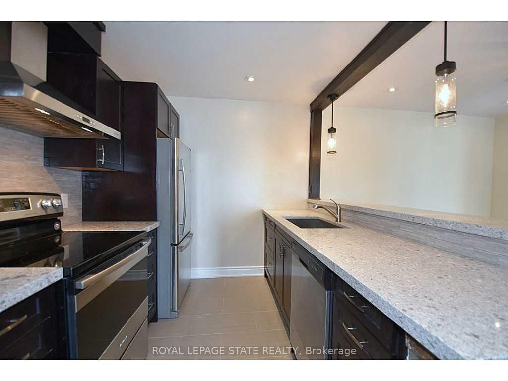 1450 Glen Abbey Gate, unit 821 for rent - image #4