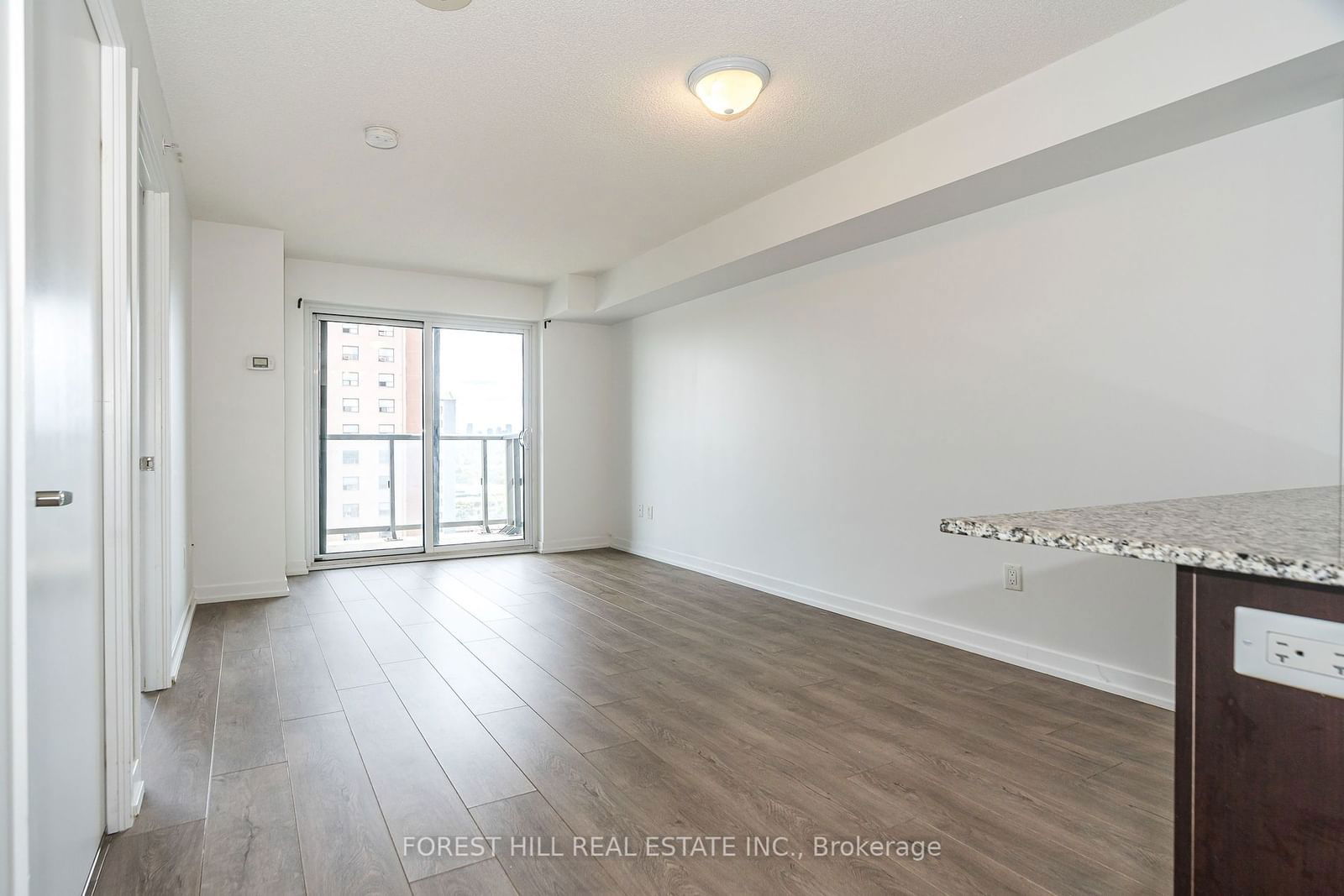 1410 DUPONT St, unit 1503 for sale - image #3