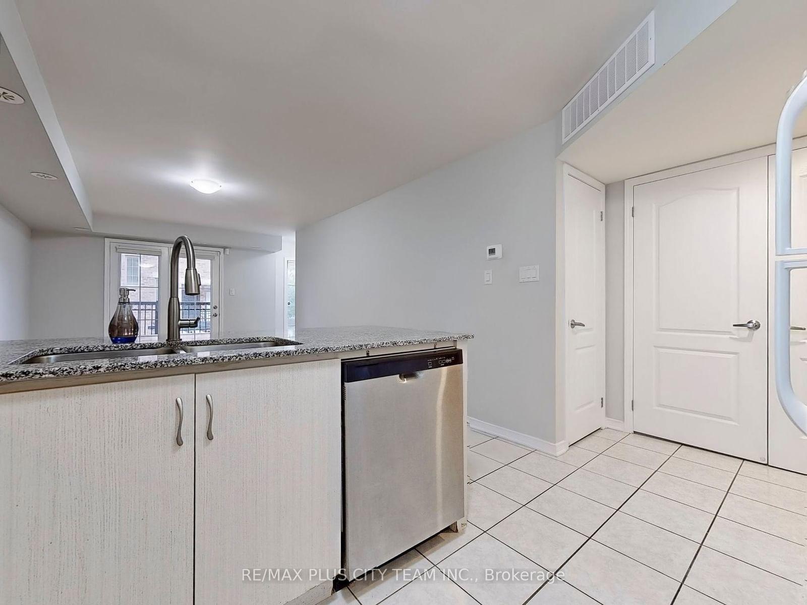 2441 Greenwich Dr, unit 122 for sale - image #6