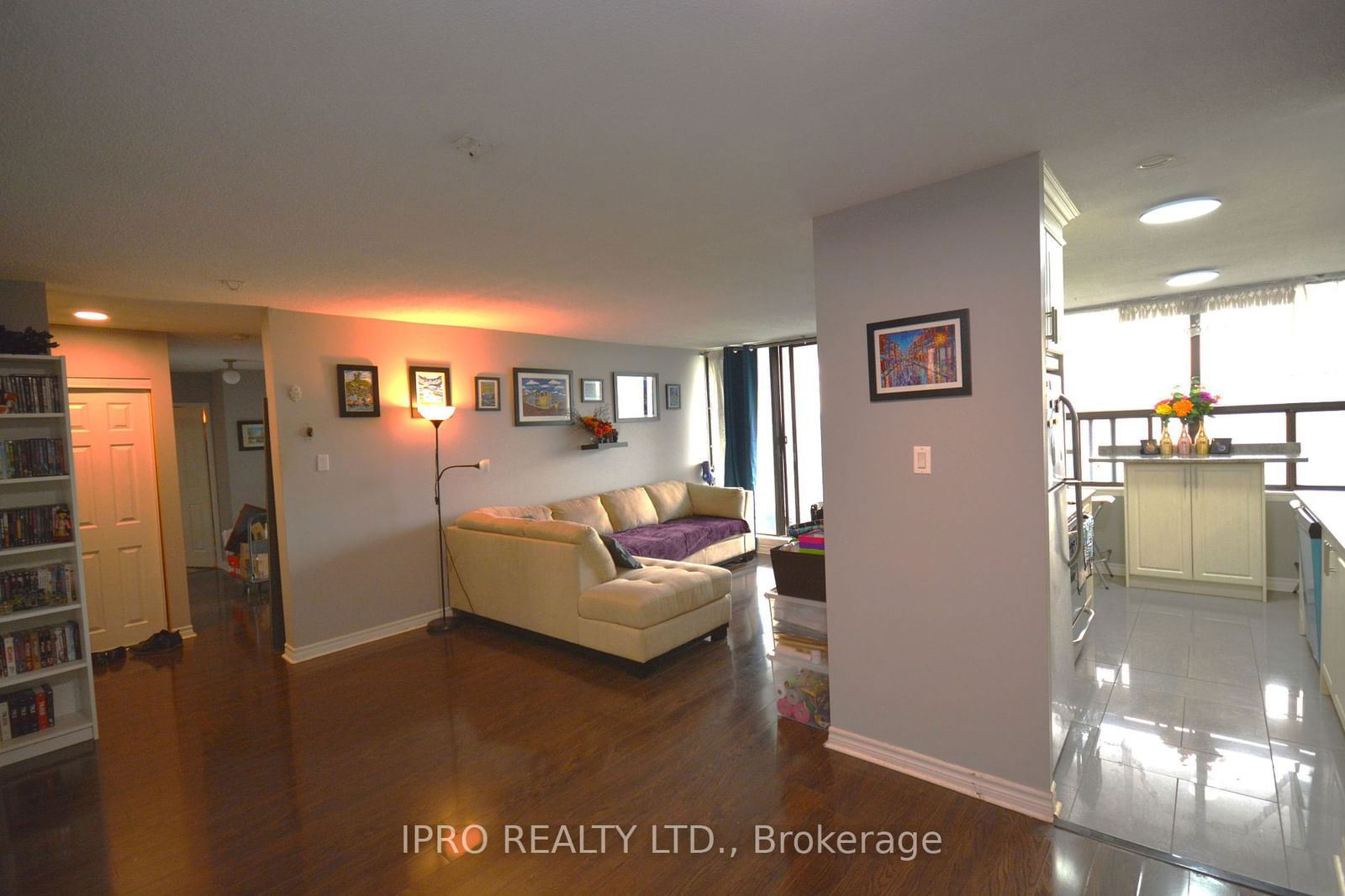 21 Knightsbridge Rd, unit 1808 for sale