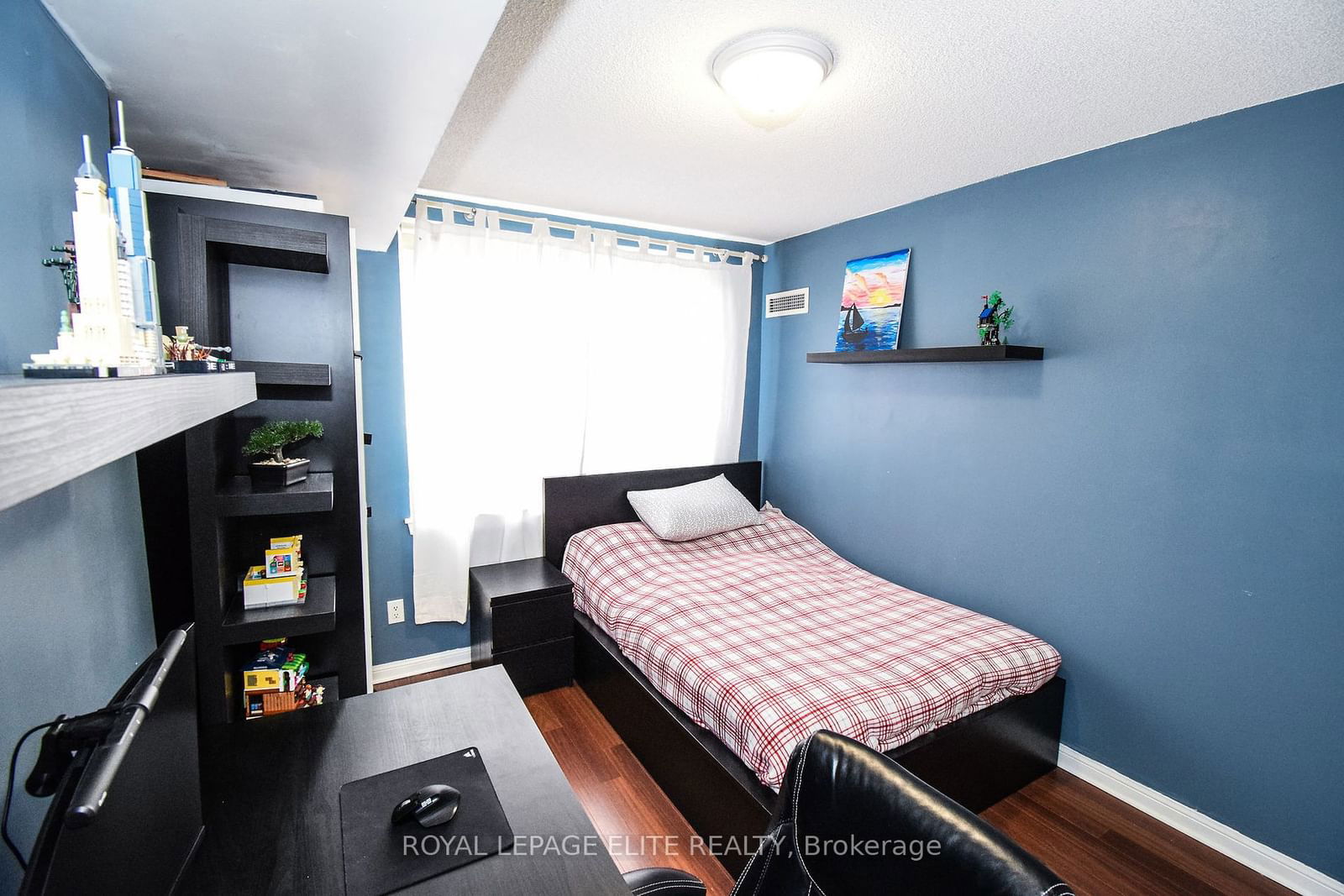 4 ELSINORE Path, unit 203 for sale - image #15