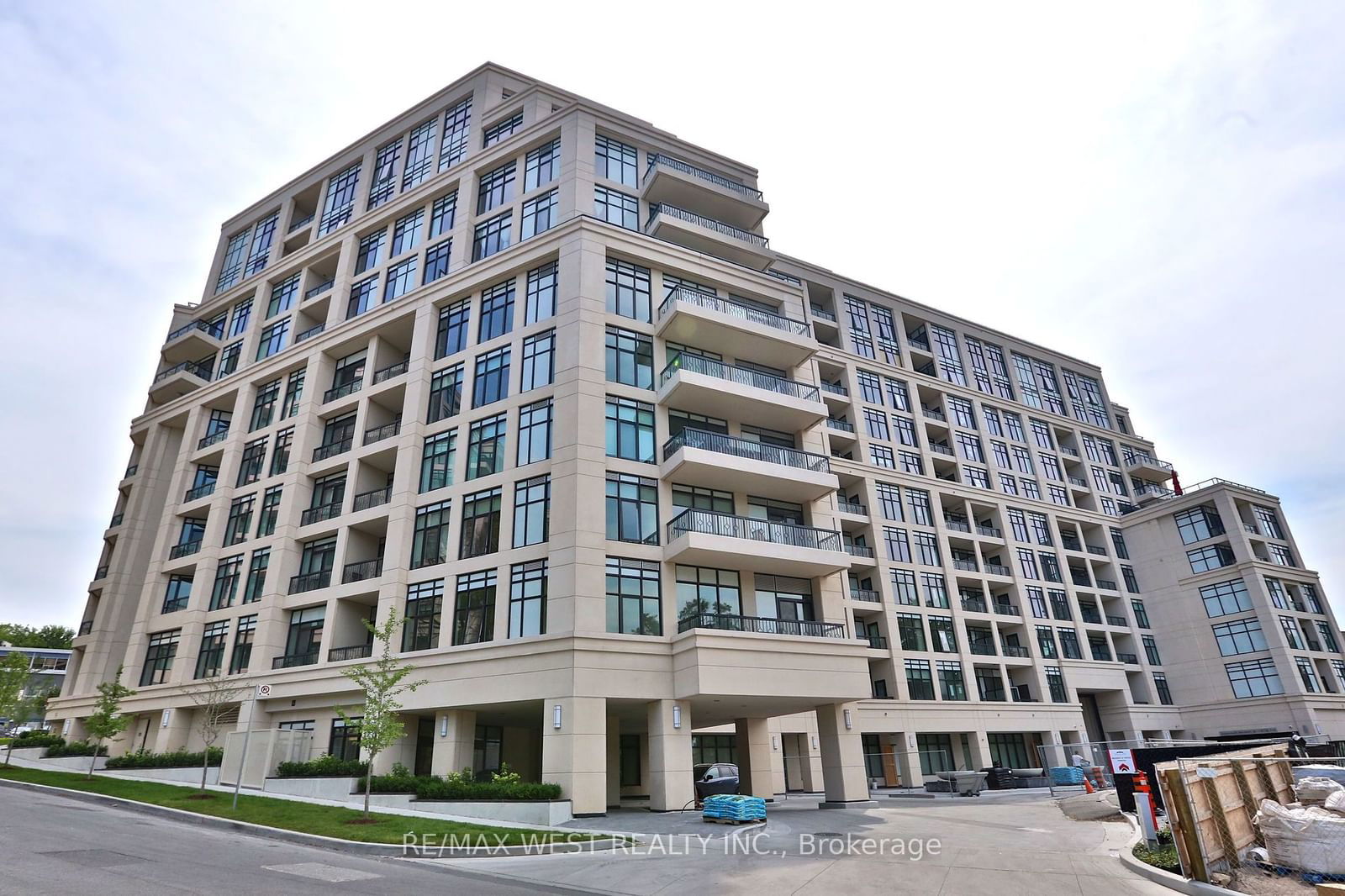 2 Old Mill Dr, unit 202 for rent - image #1