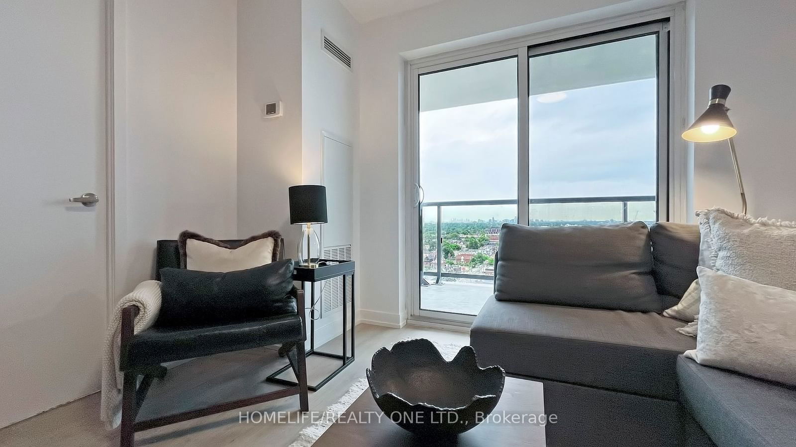 1420 Dupont St, unit 1605 for sale - image #6