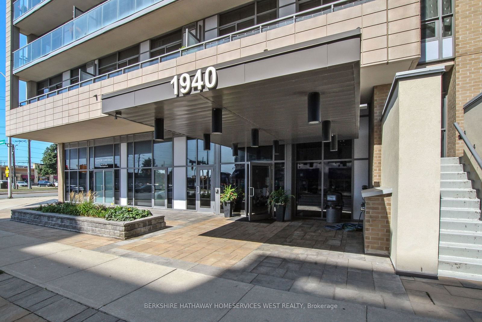 1940 Ironstone Dr, unit 709 for sale - image #3