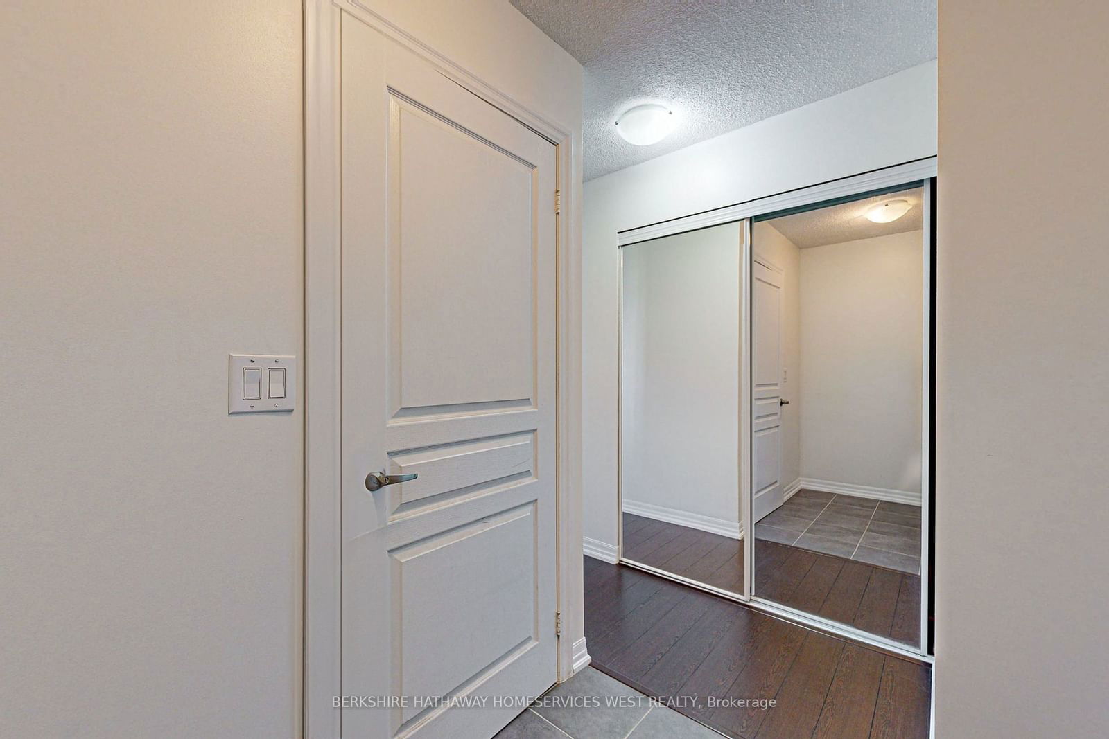 1940 Ironstone Dr, unit 709 for sale - image #5