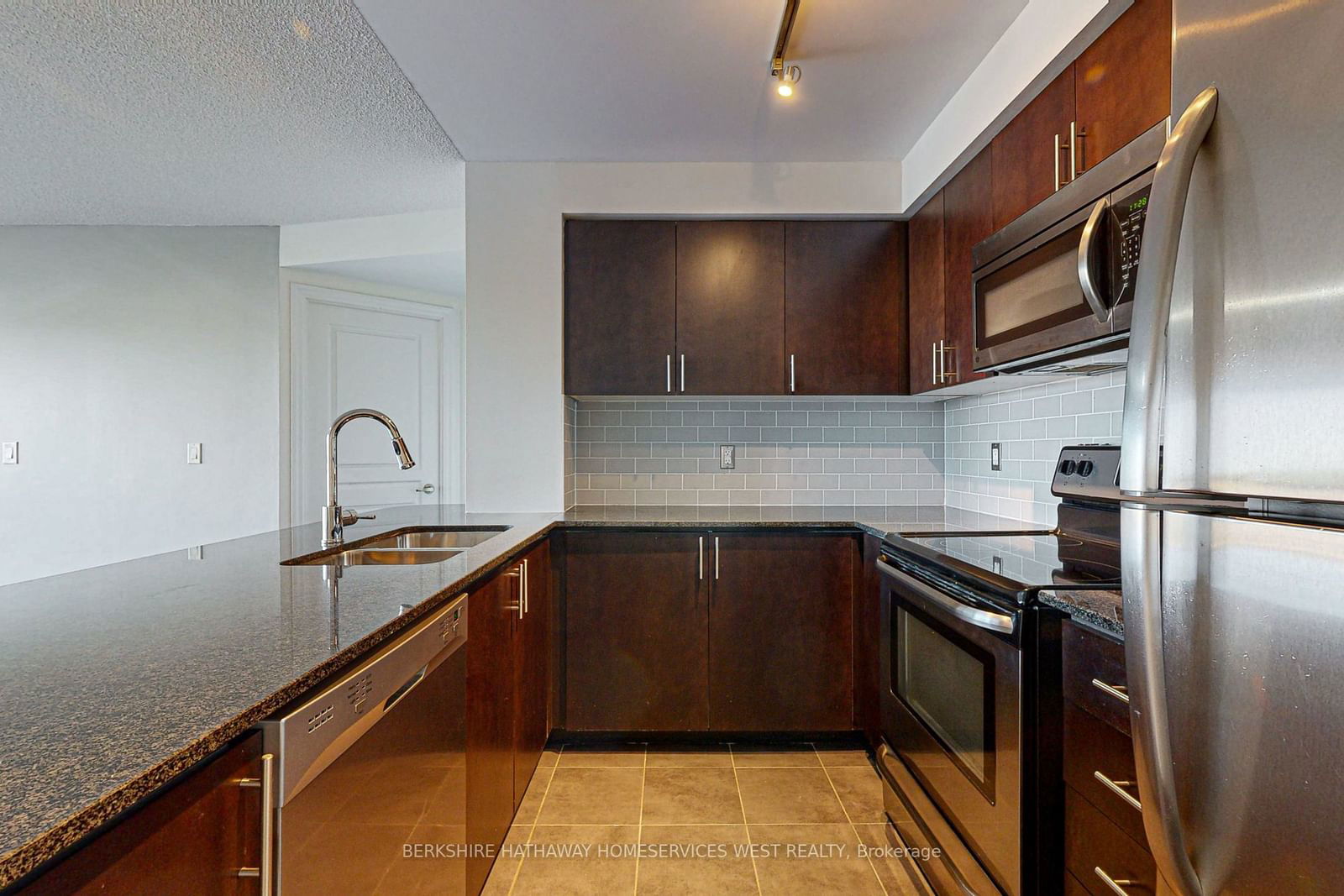 1940 Ironstone Dr, unit 709 for sale - image #7