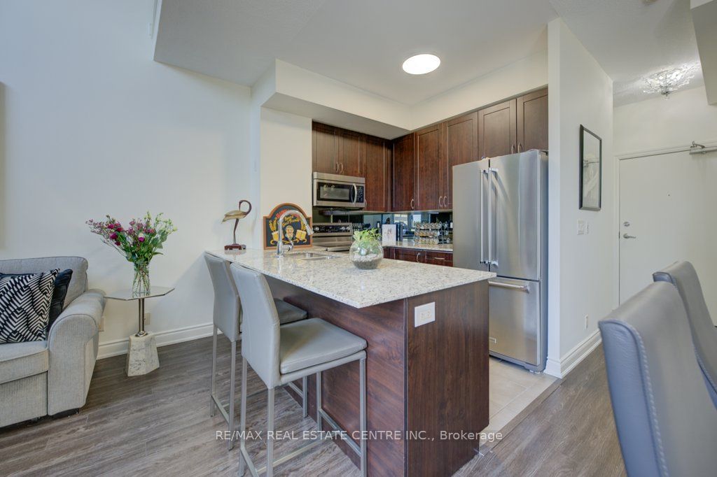 1940 Ironstone Dr, unit 304 for sale - image #4