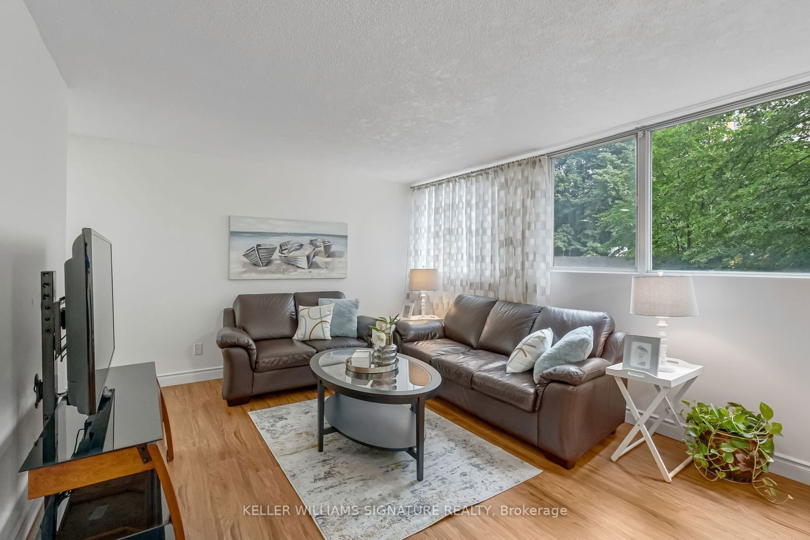 3700 Kaneff Cres, unit 203 for sale - image #10