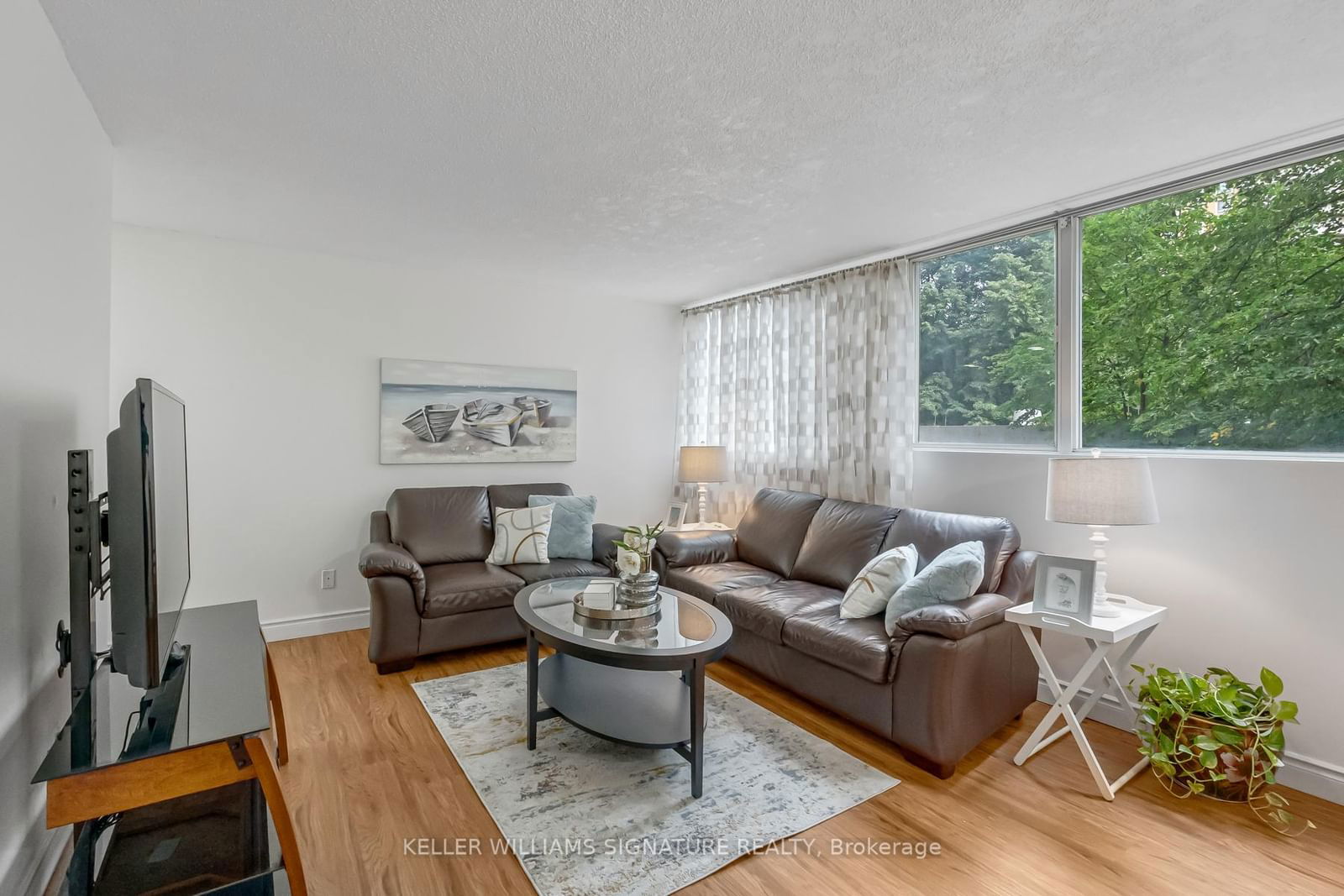 3700 Kaneff Cres, unit 203 for sale - image #2