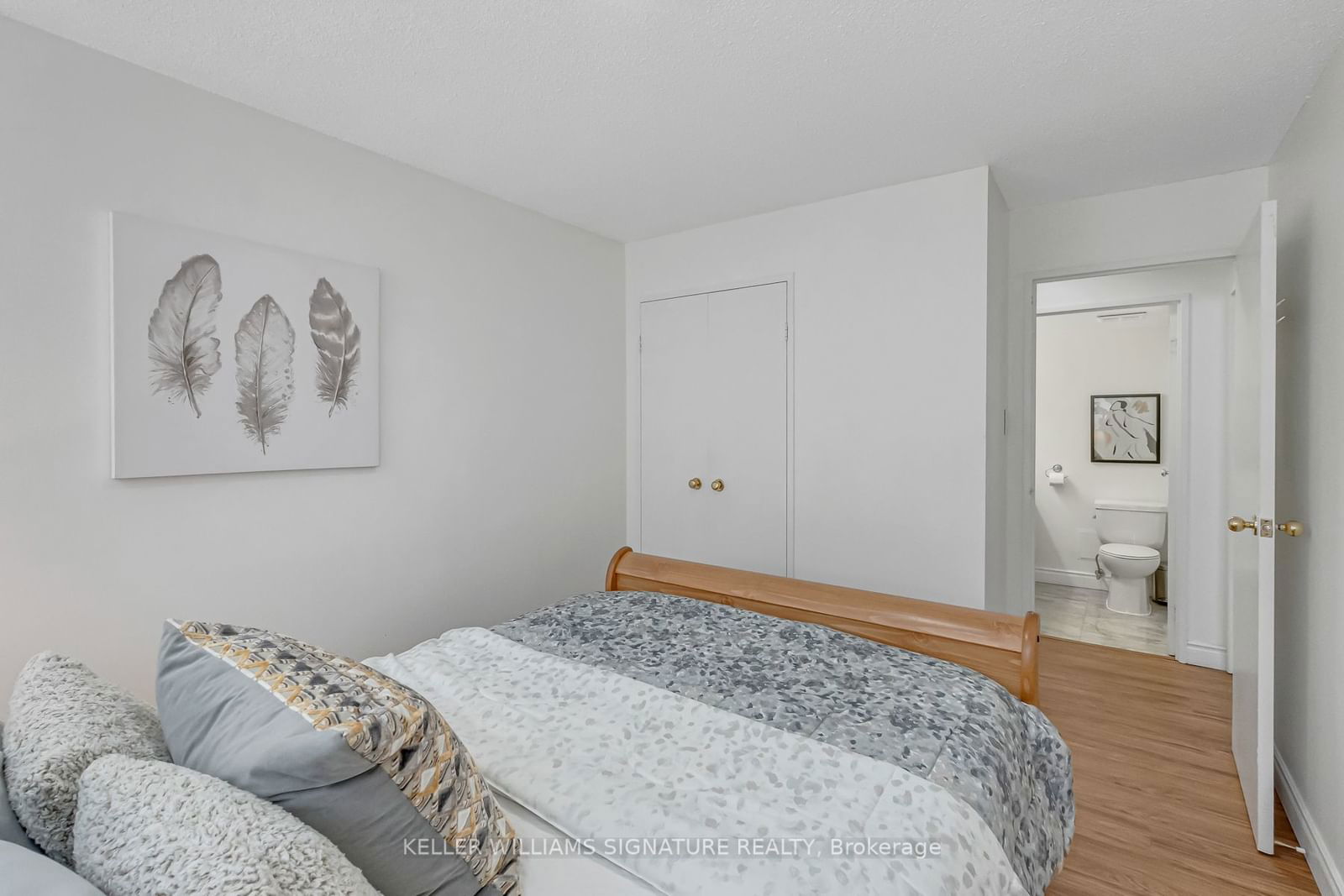 3700 Kaneff Cres, unit 203 for sale - image #31