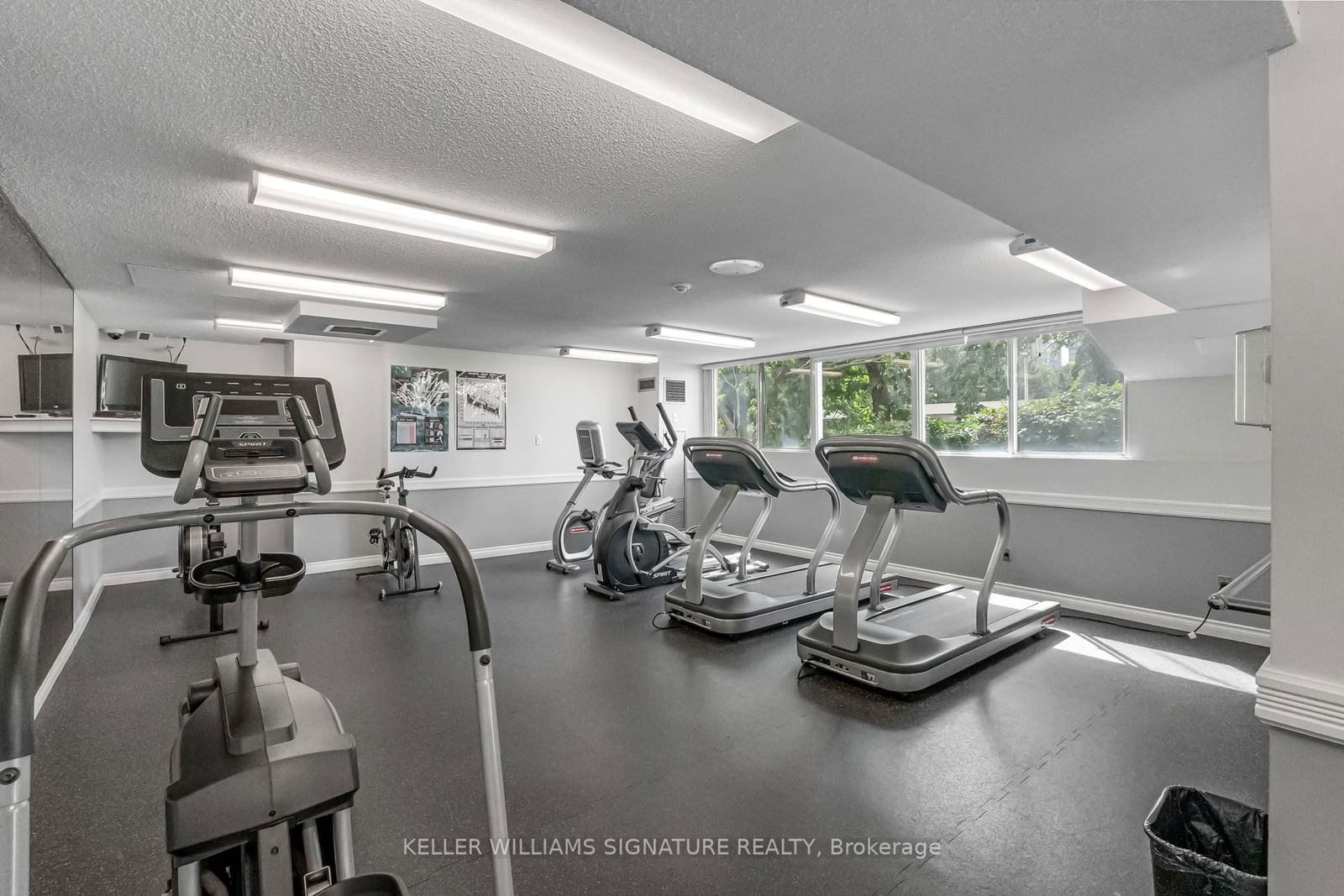 3700 Kaneff Cres, unit 203 for sale - image #34