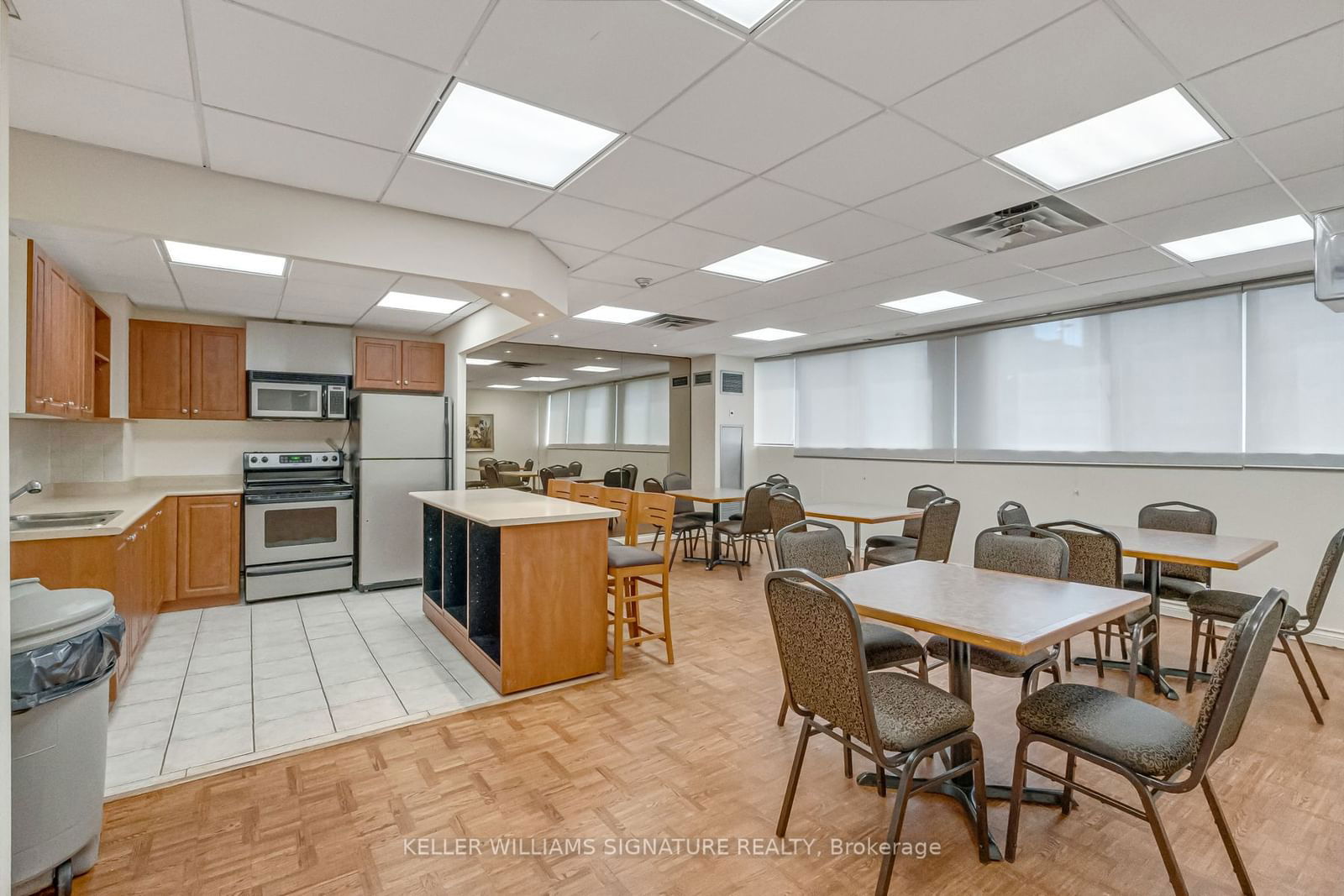 3700 Kaneff Cres, unit 203 for sale - image #39