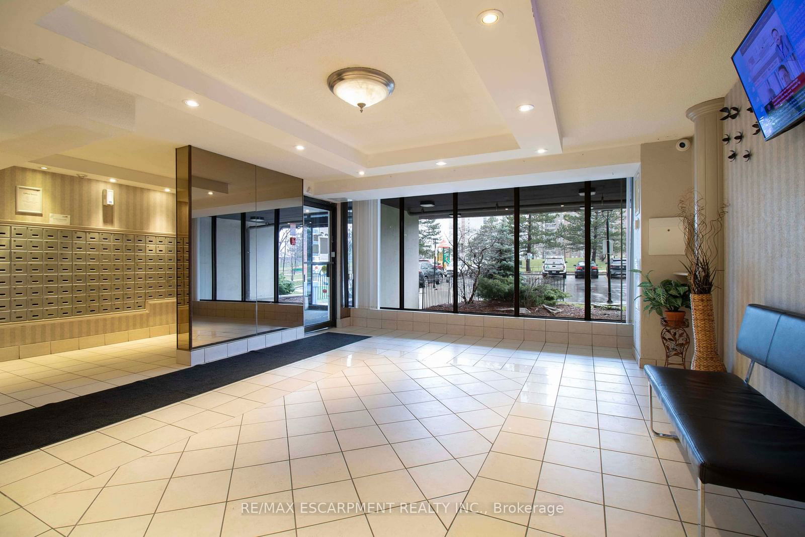 21 Knightsbridge Rd, unit 1602 for sale - image #3