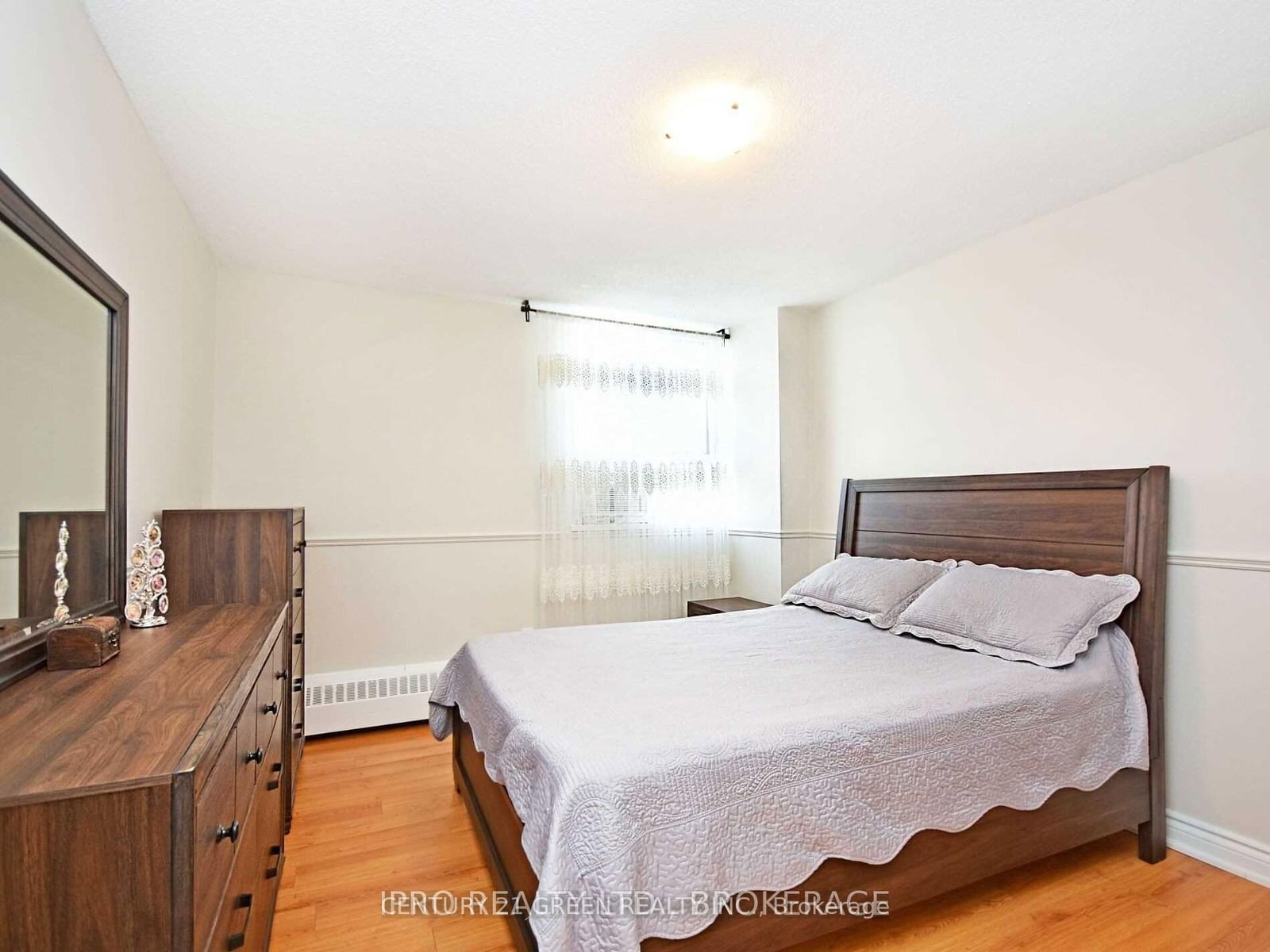 1615 Bloor St, unit 906 for rent