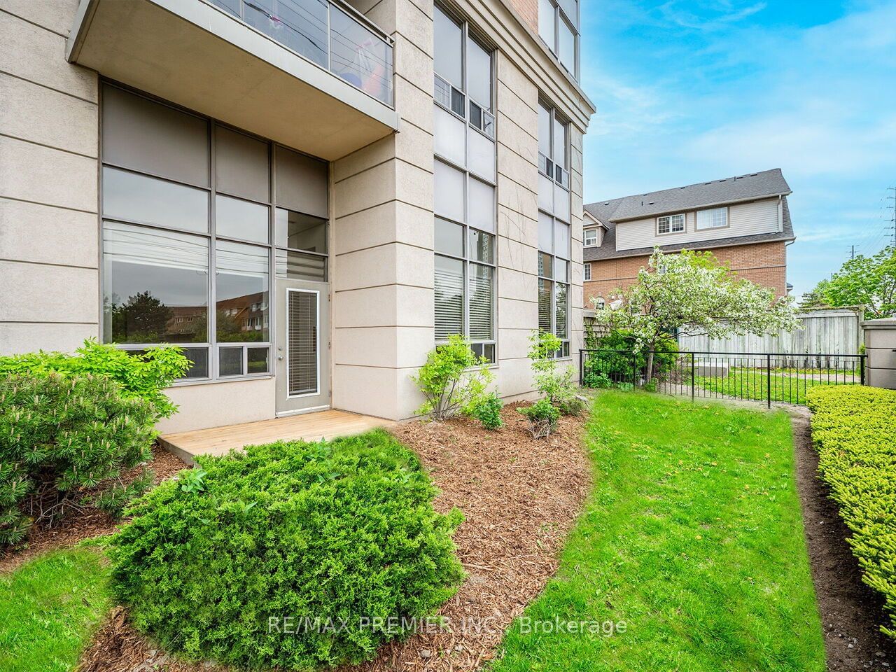 55 Strathaven Dr, unit 113 for sale - image #17