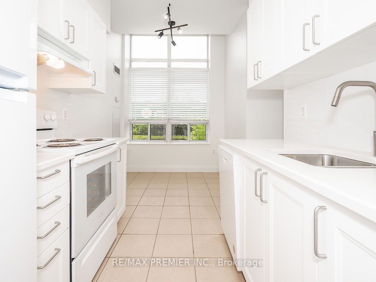 55 Strathaven Dr, unit 113 for sale - image #9