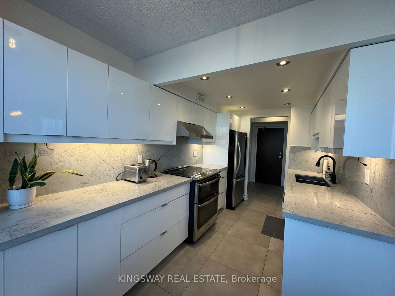 50 Kingsbridge Garden Circ, unit 1506 for rent - image #8