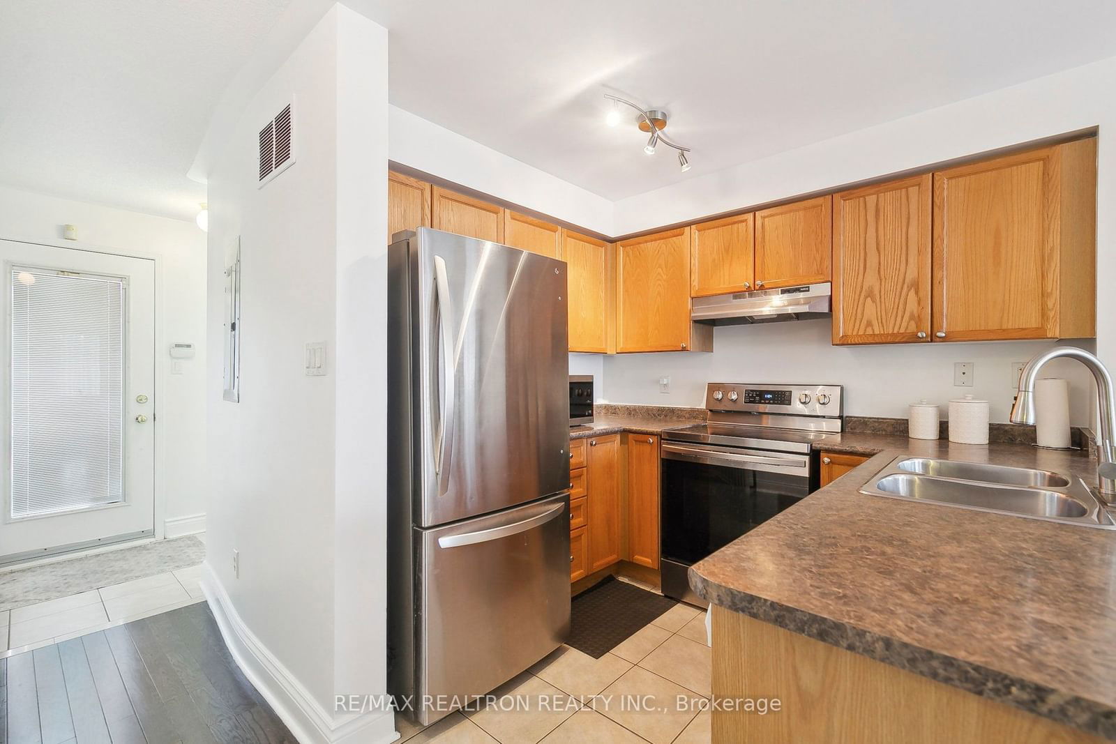 5050 Intrepid Dr, unit 80 for sale - image #11