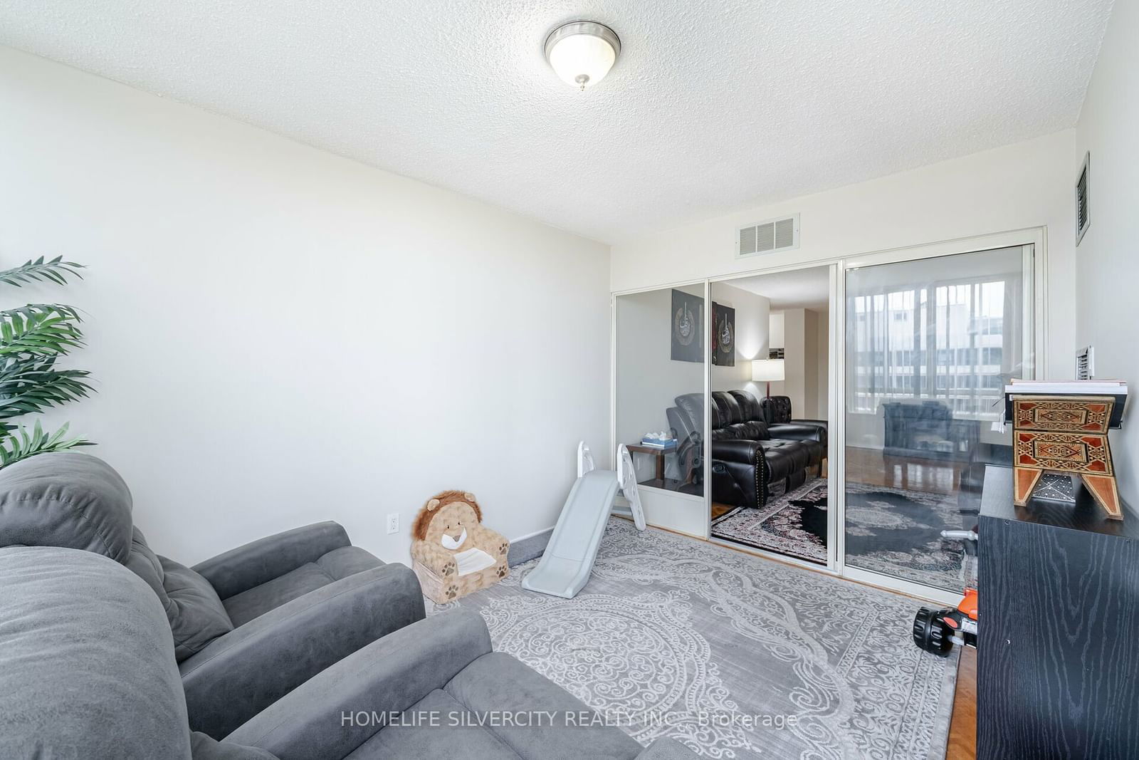 5 Lisa St, unit 1512 for sale