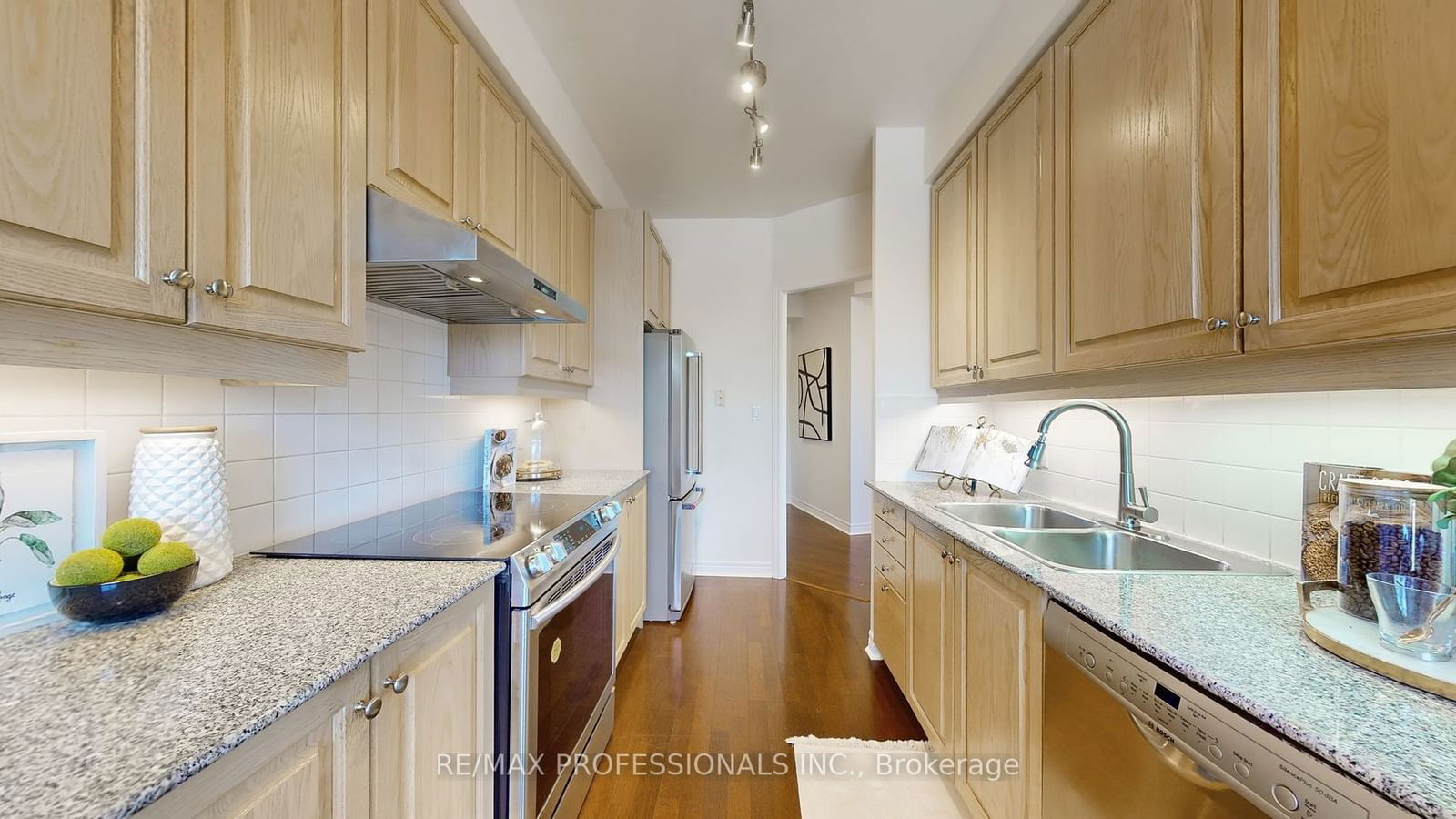 3085 Bloor St W, unit 413 for sale - image #13