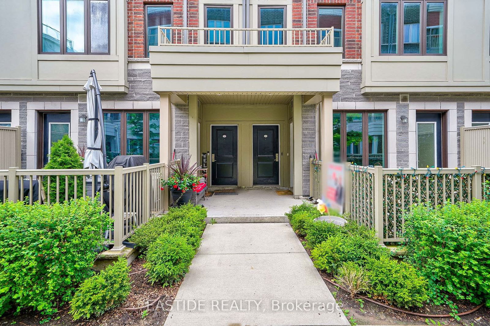 Minto LongBranch Townhomes, Etobicoke, Toronto