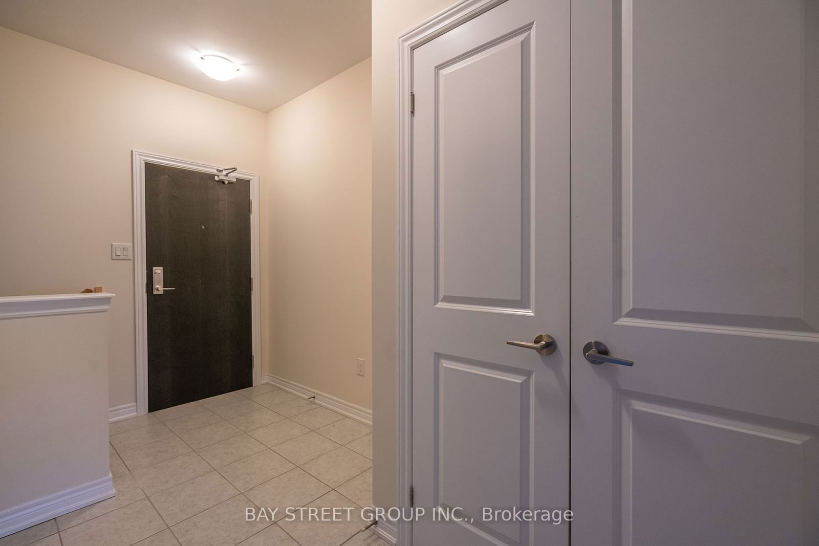 263 Georgian Dr, unit 201 for rent - image #5