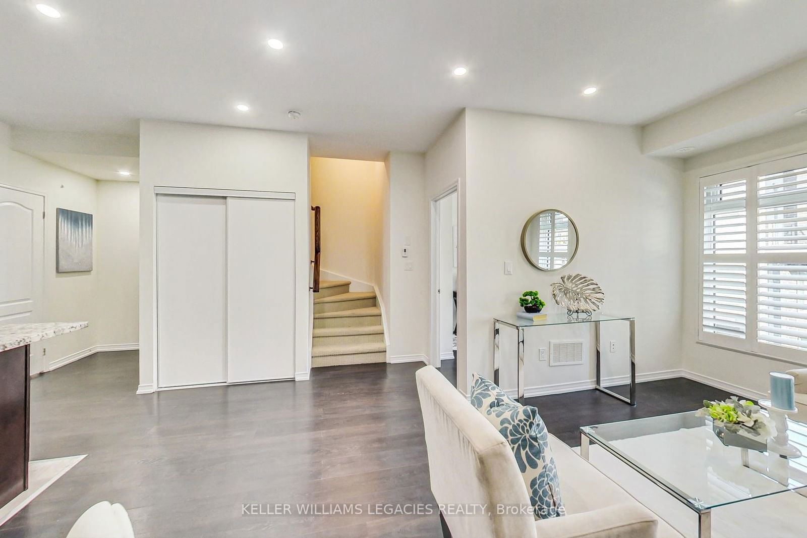 27 Applewood Lane, unit 254 for sale - image #5