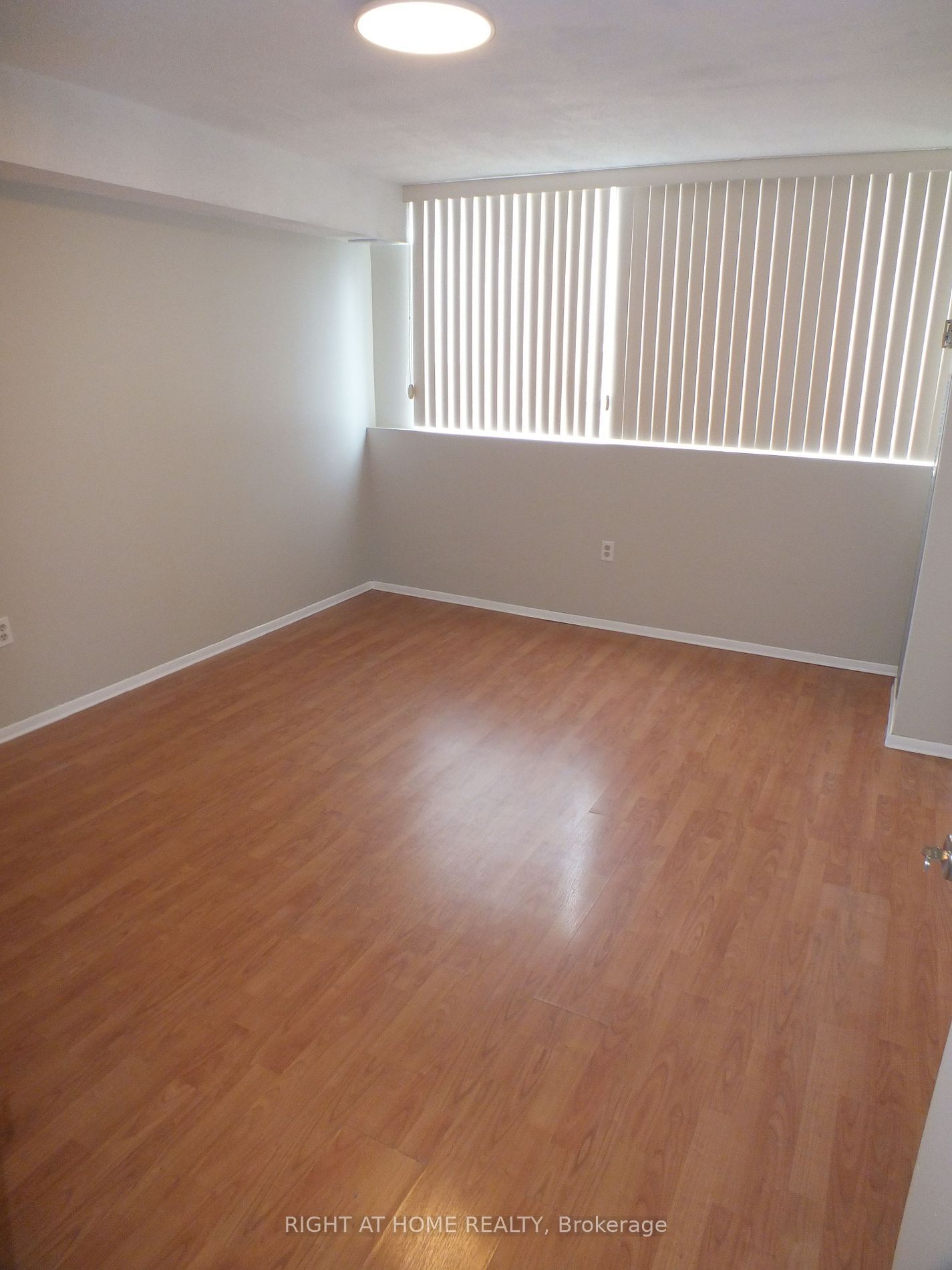 3590 Kaneff Cres, unit 2009 for rent - image #26