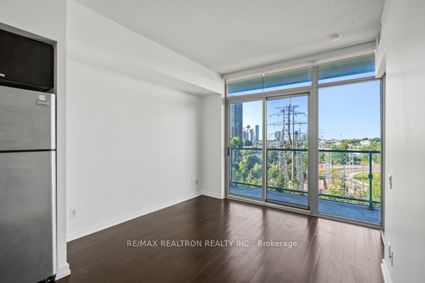 105 The Queensway Ave, unit 504 for sale - image #14