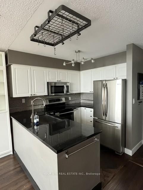 250 Manitoba St, unit 832 for rent - image #3