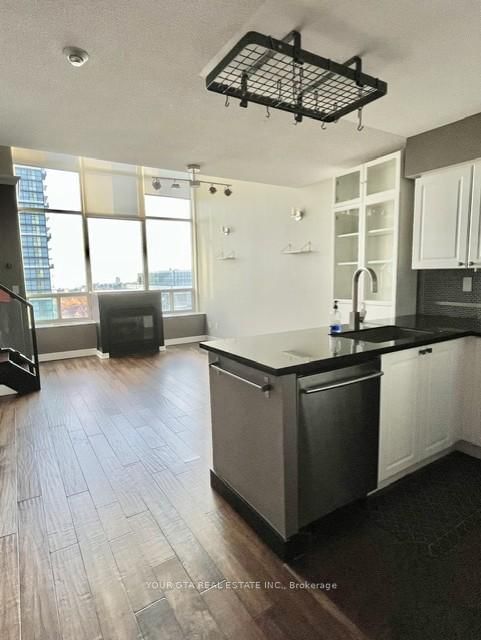 250 Manitoba St, unit 832 for rent - image #4