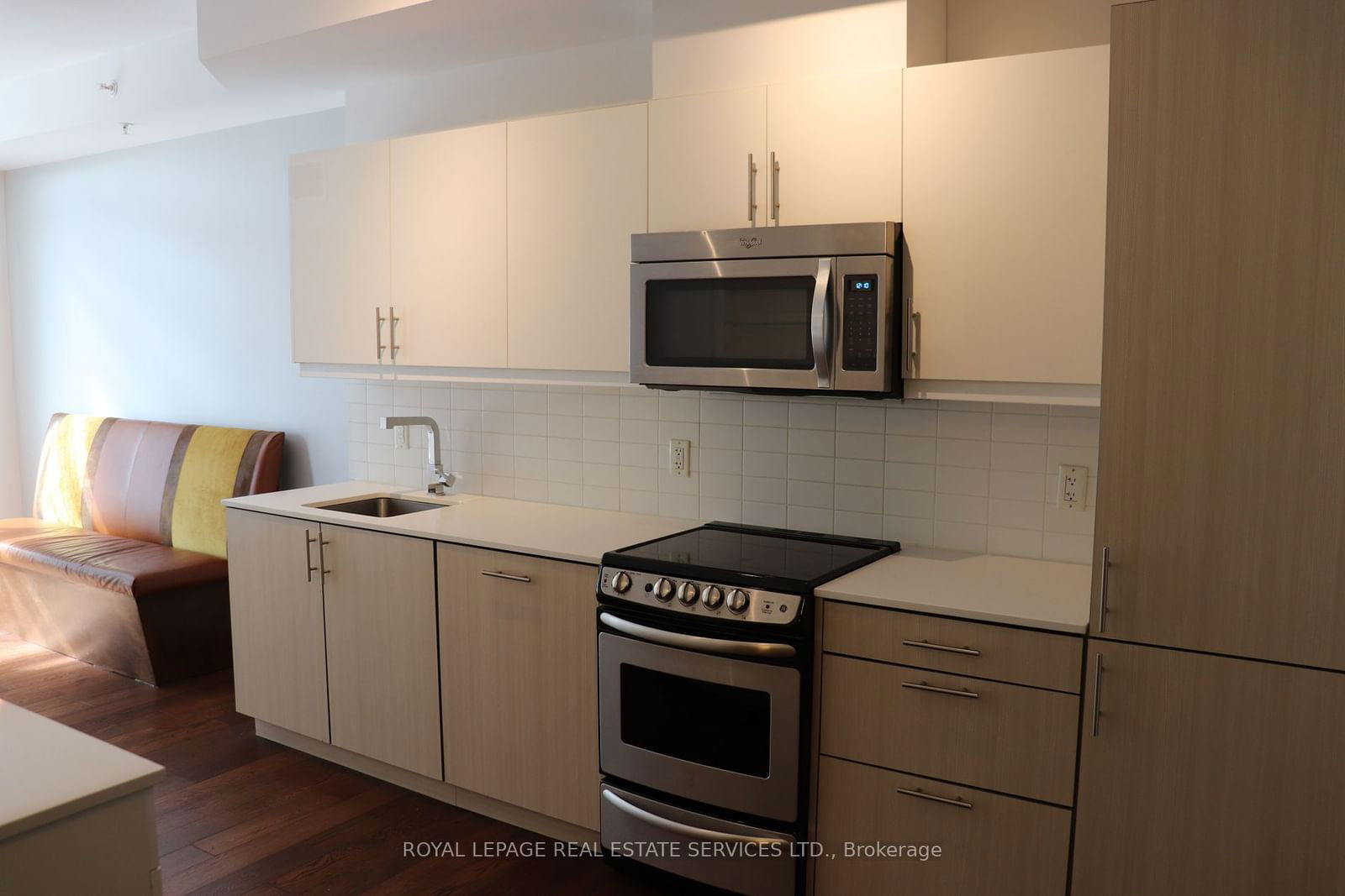 36 Howard Park Ave, unit 203 for rent - image #1