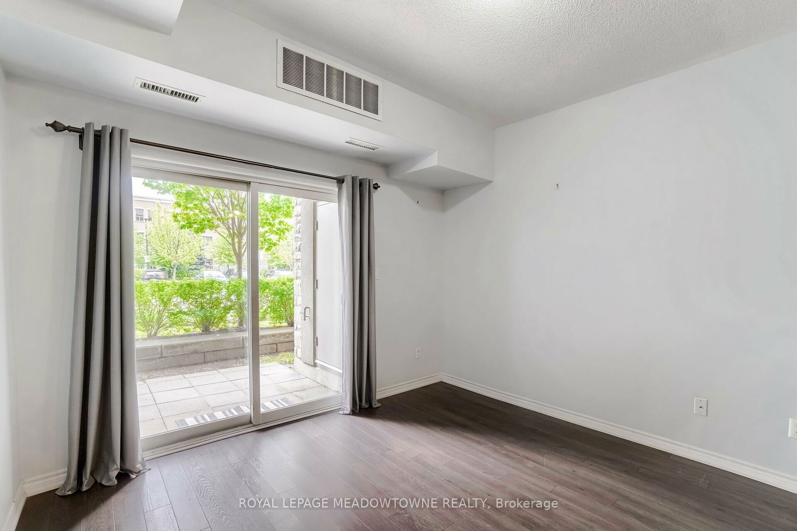 570 Lolita Gdns, unit 119 for rent - image #3