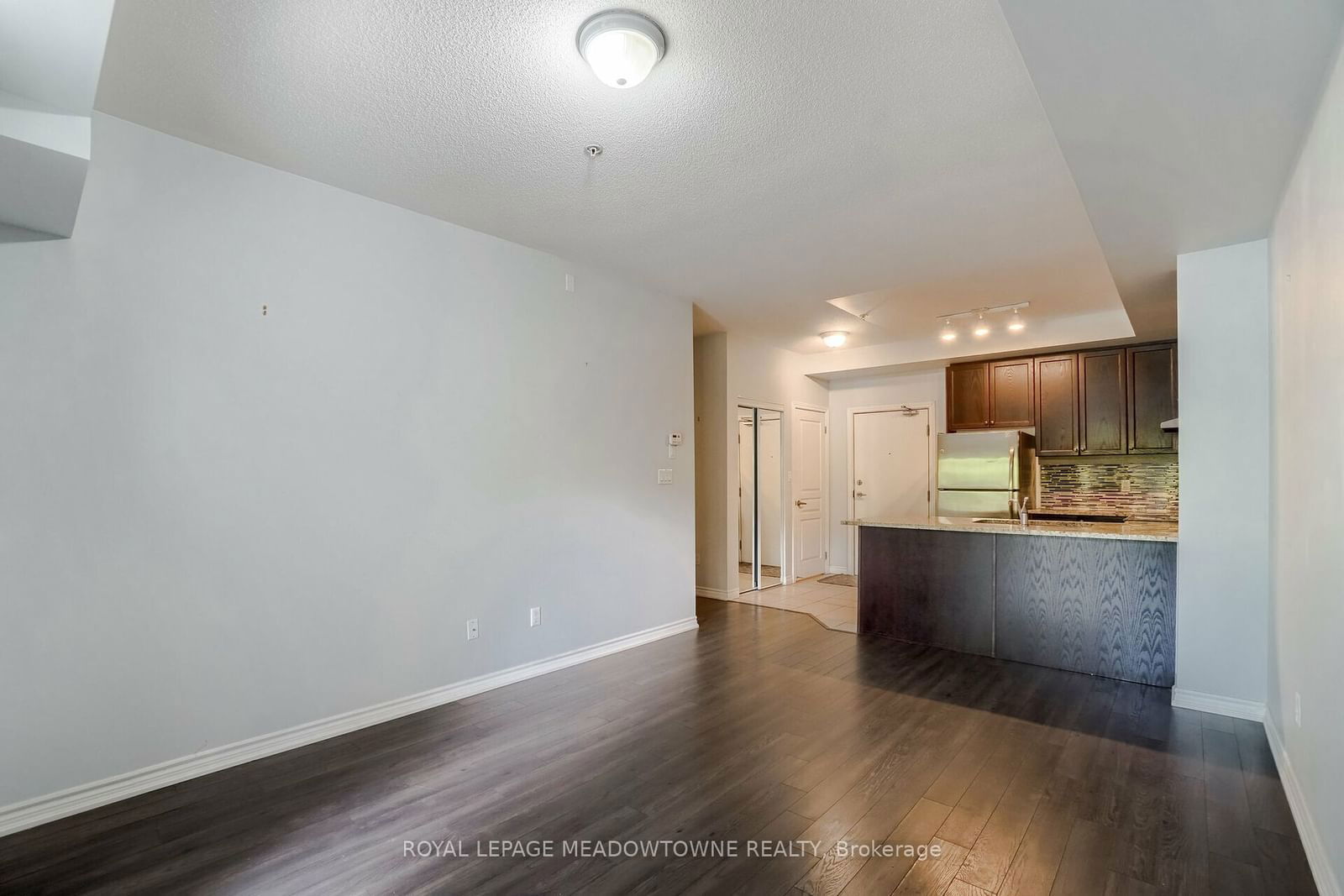 570 Lolita Gdns, unit 119 for rent - image #4