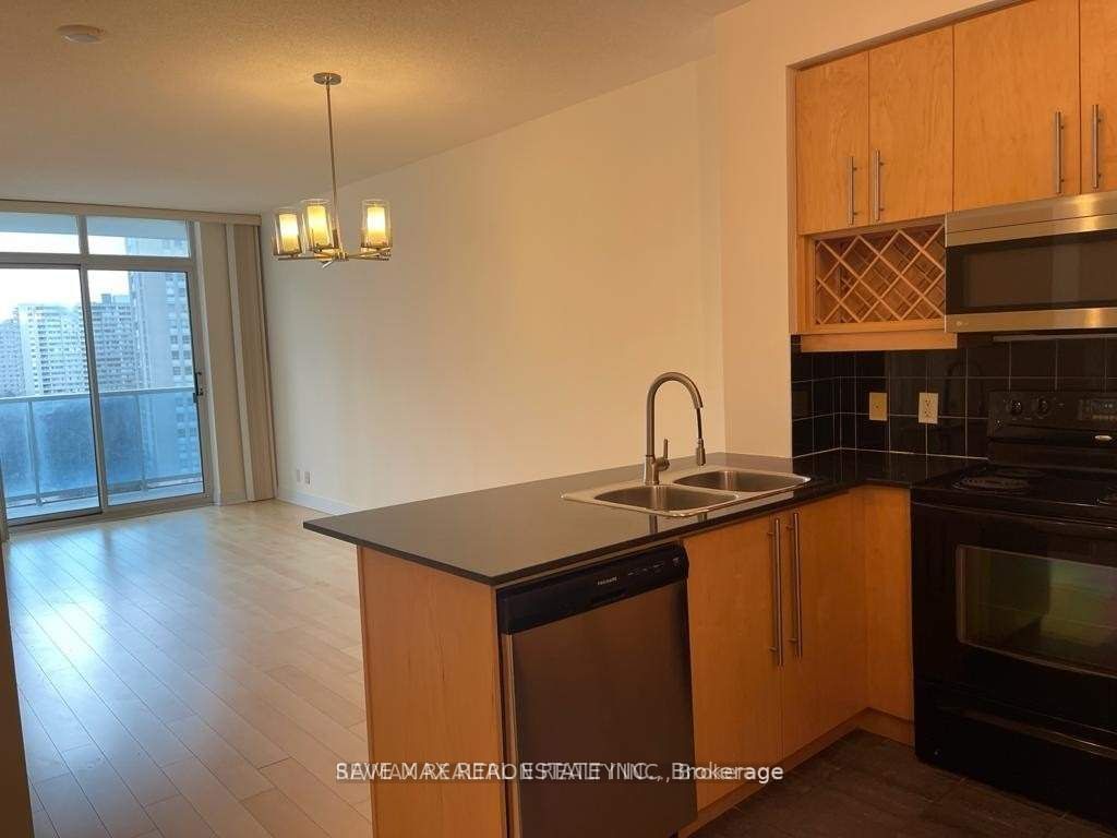 70 Absolute Ave, unit 804 for rent - image #4