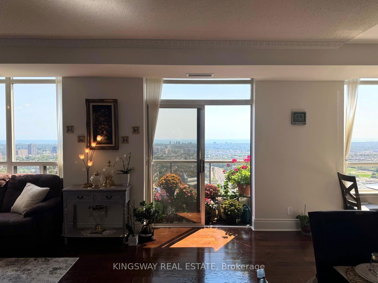 3880 Duke Of York Blvd, unit 3009 for sale - image #4