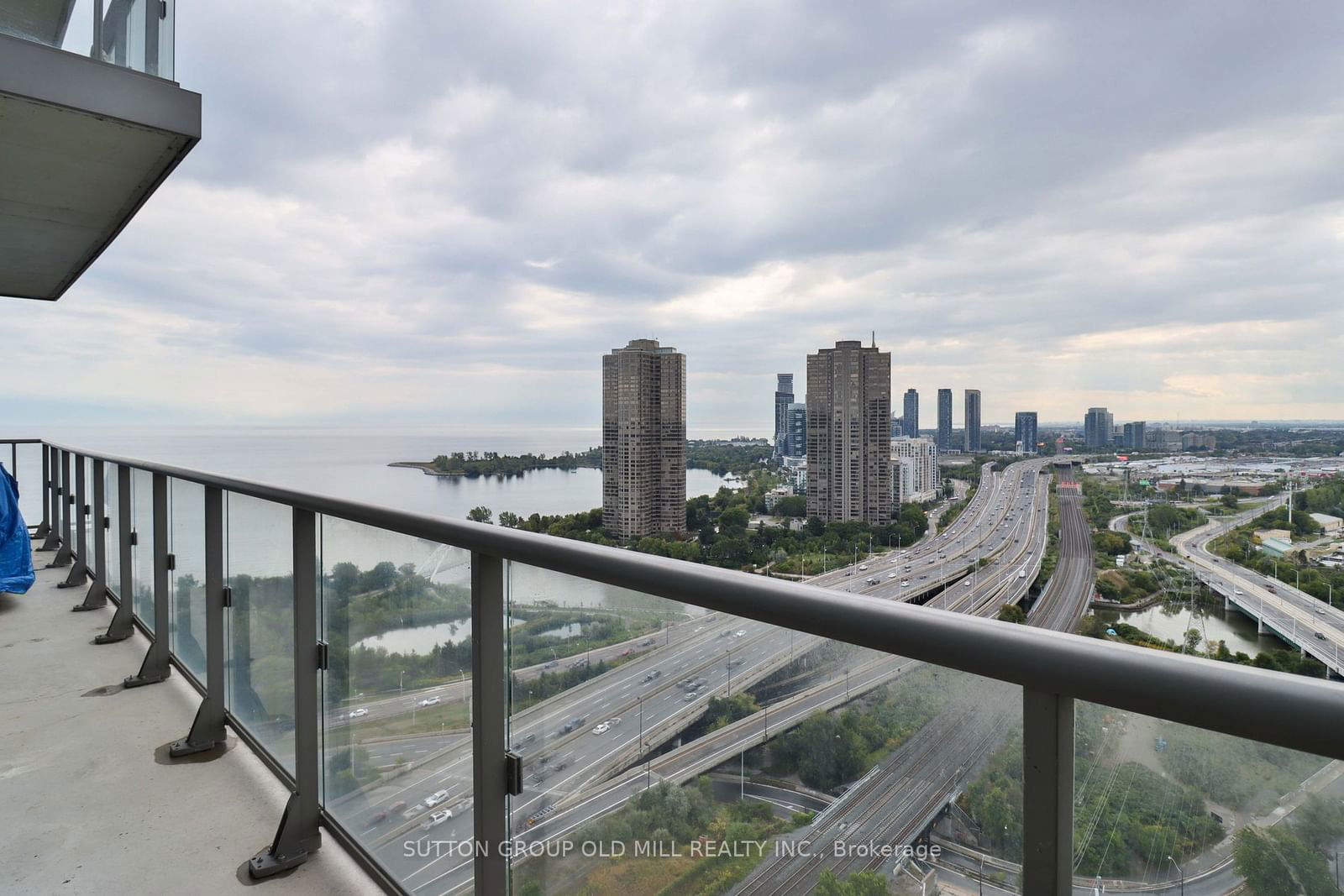 105 The Queensway, unit 2703 for rent