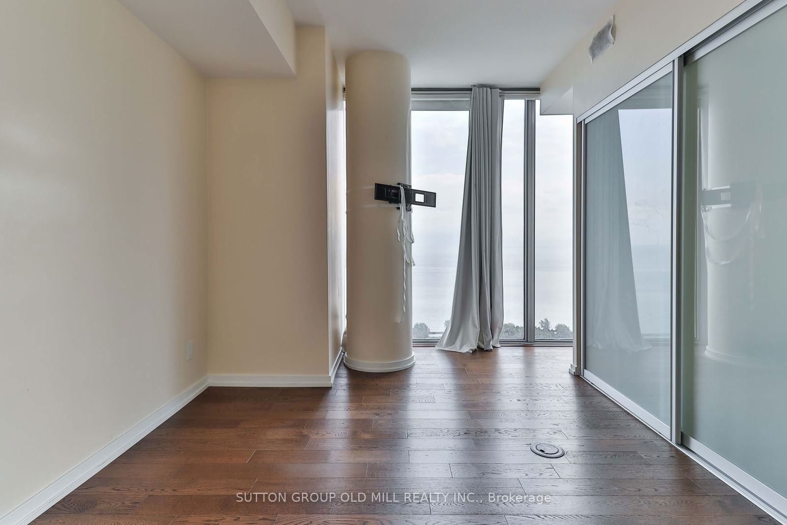 105 The Queensway, unit 2703 for rent - image #7