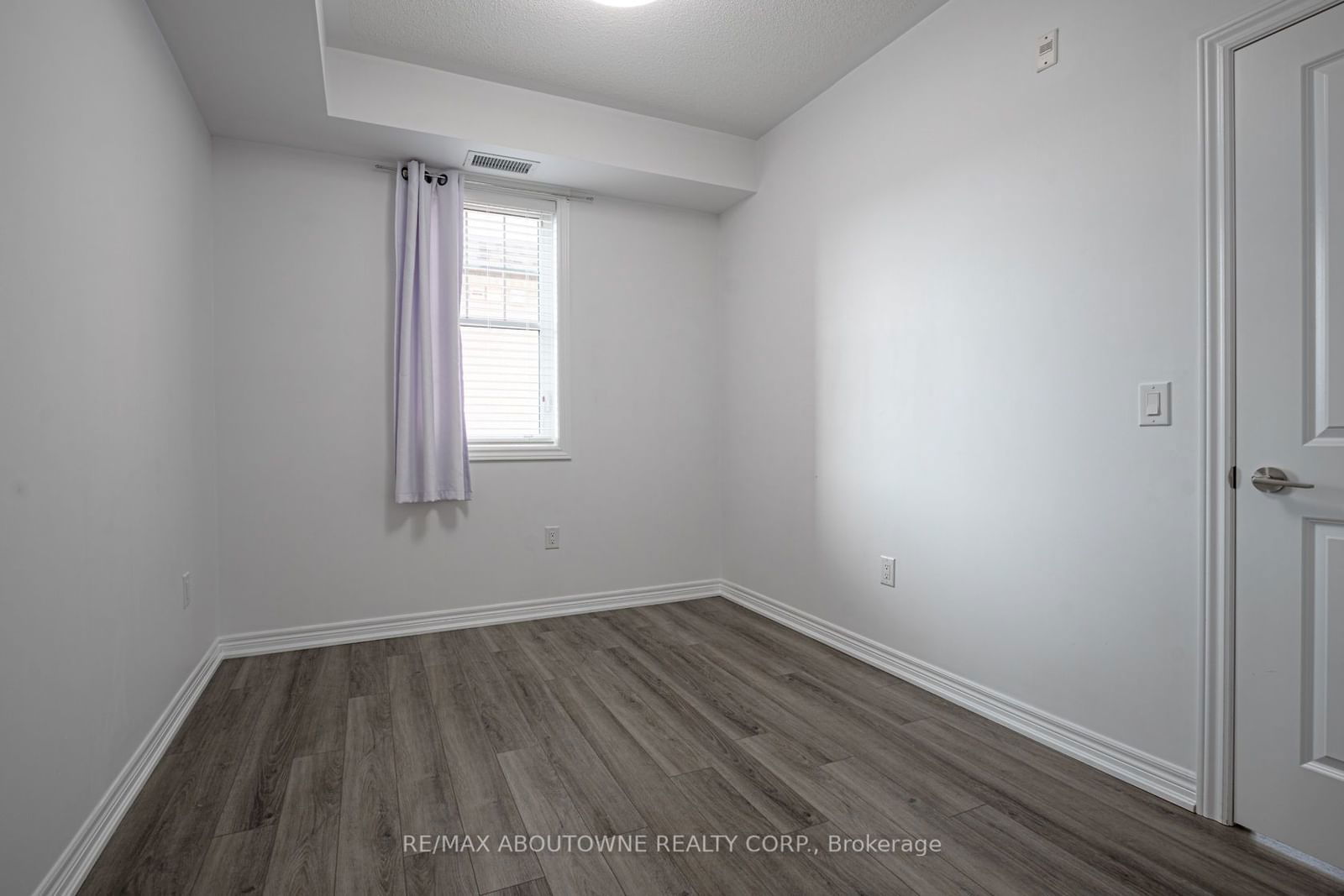 272 Georgian Dr, unit 205 for rent - image #13