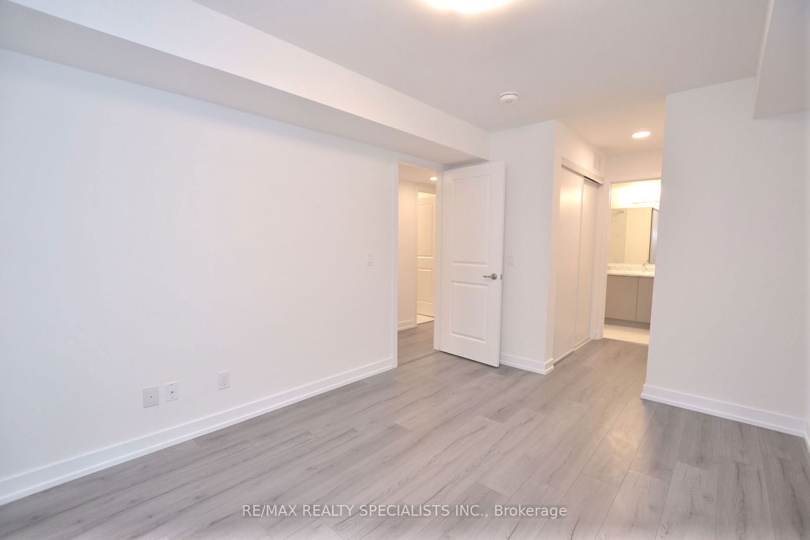 3066 Sixth Line, unit 123 for rent - image #12