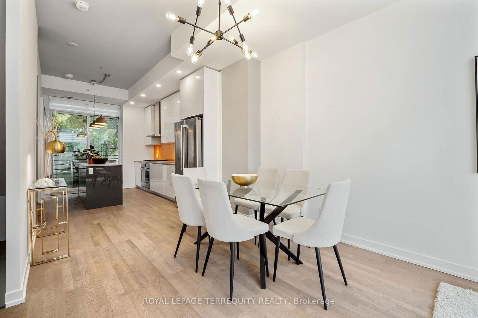 38 Howard Park Ave, unit 157 for sale - image #5