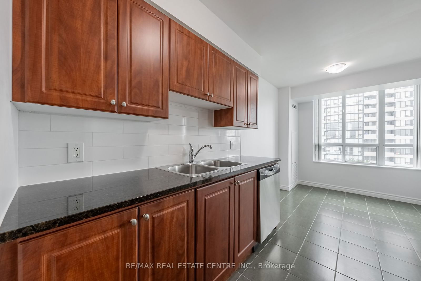 335 Rathburn Rd W, unit 511 for sale - image #11