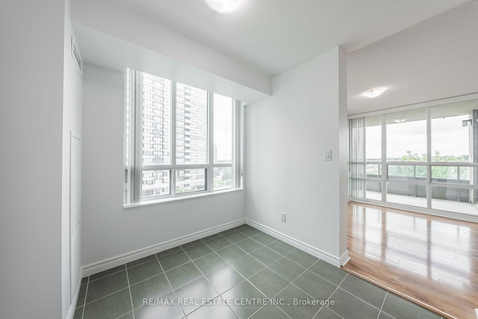 335 Rathburn Rd W, unit 511 for sale - image #15